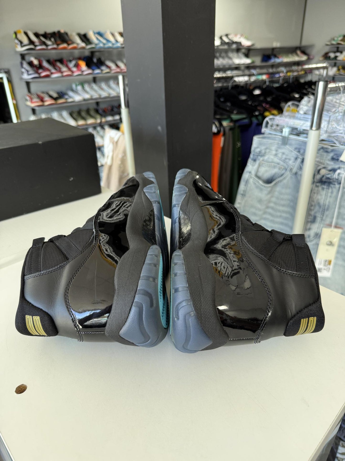 Jordan 11 "Gamma" Used Size 8.5