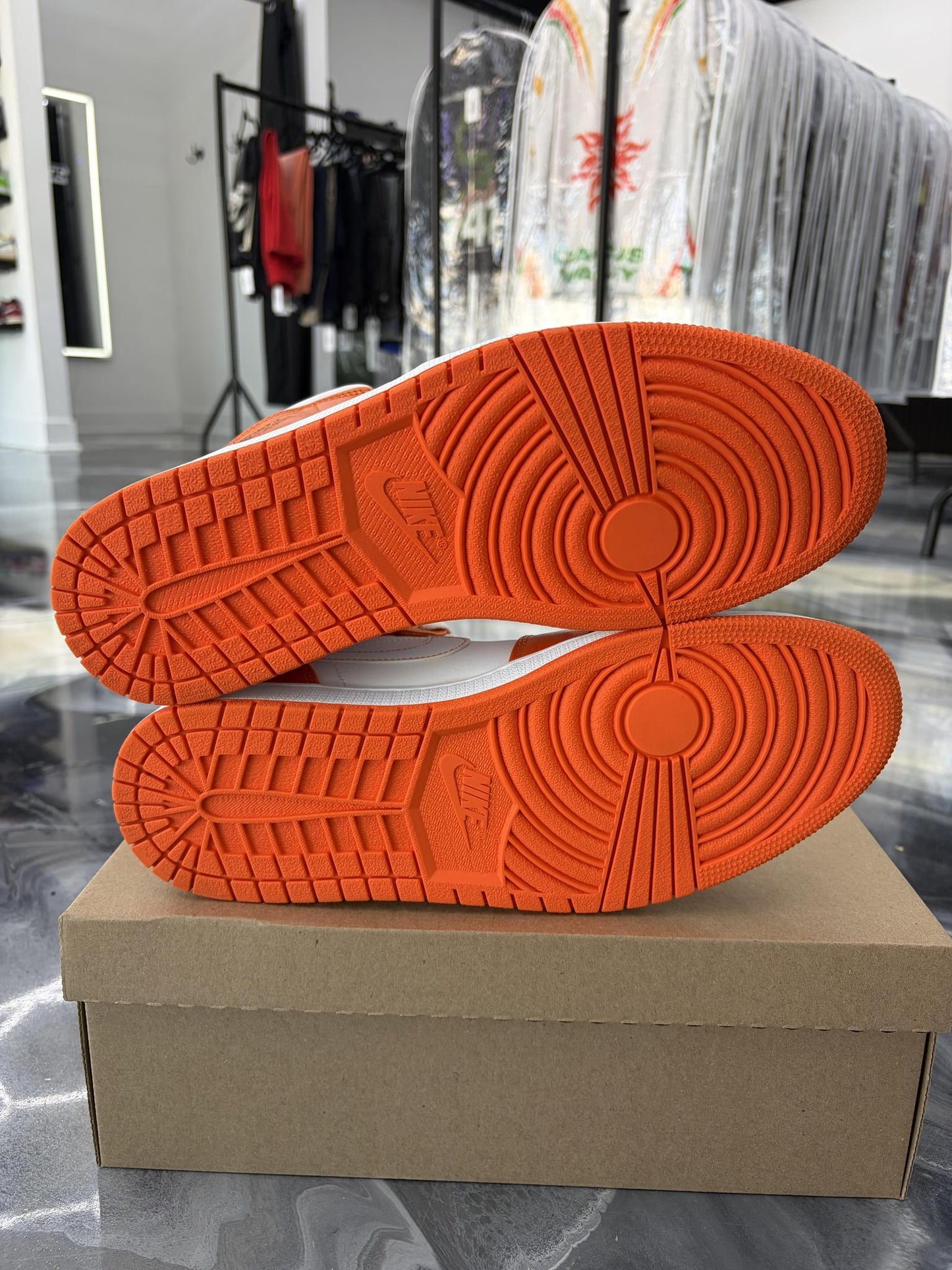 Jordan 1 Mid "Orange White" Used Size 12