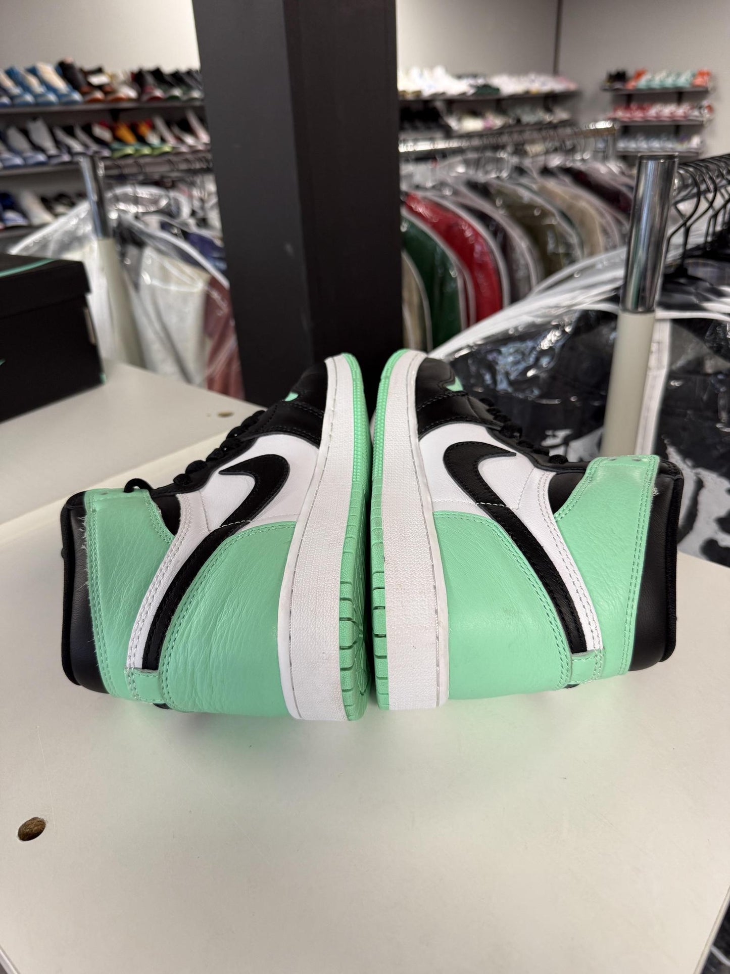 Jordan 1 "Green Glow" Used Size 7Y/8.5W Used