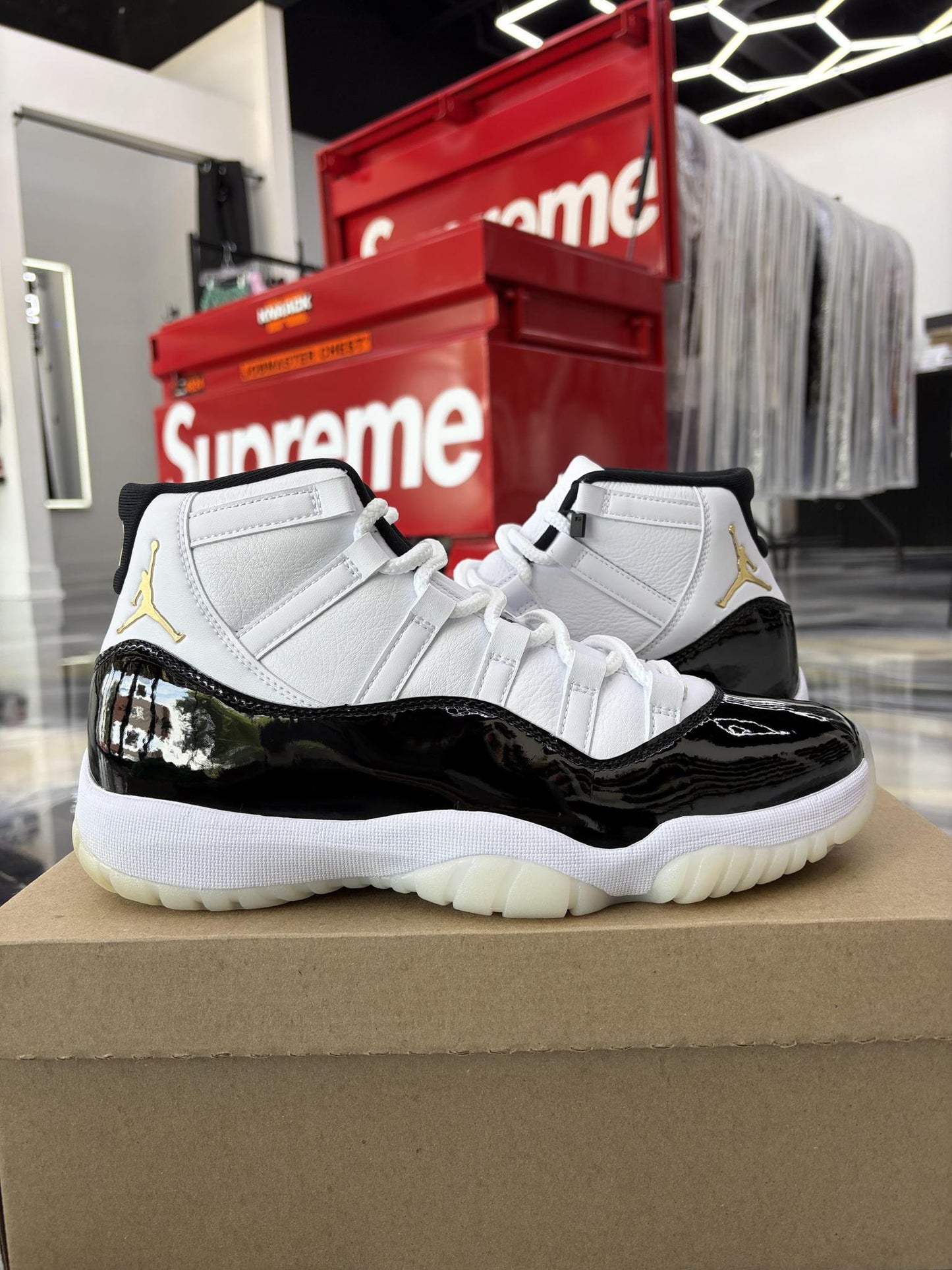 Jordan 11 "Gratitude" Used Size 9.5