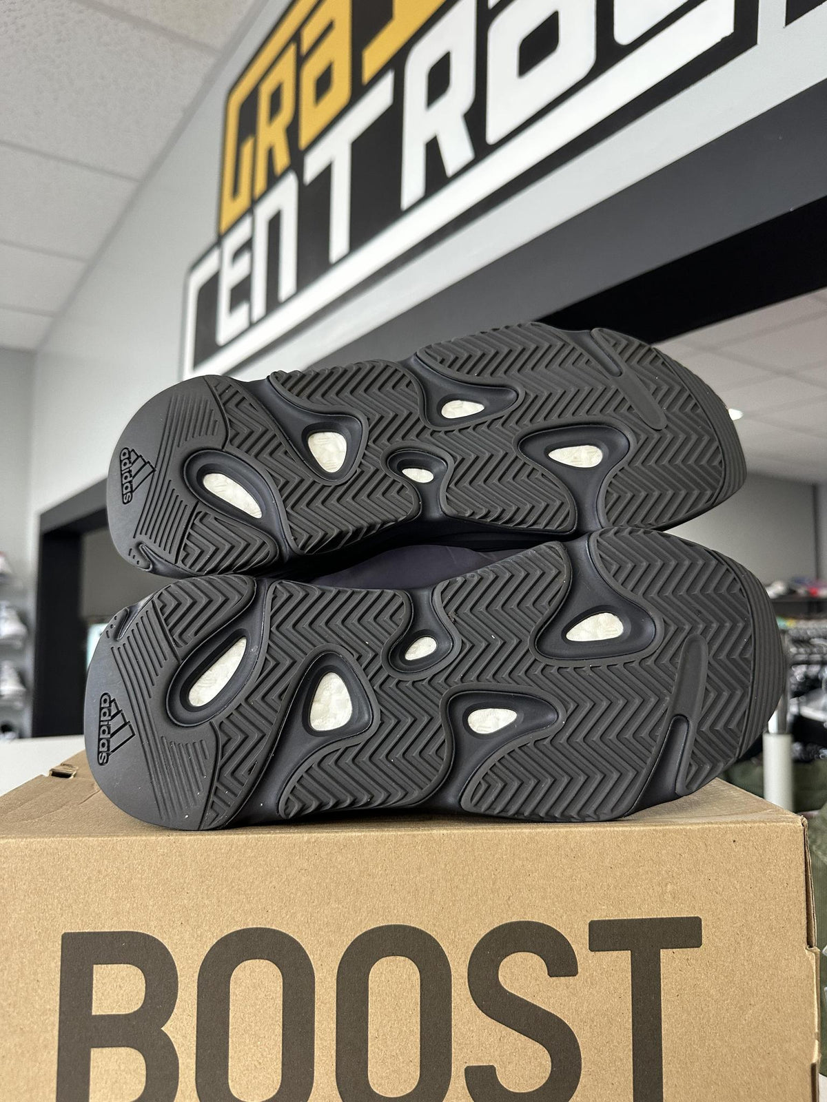 Yeezy 700 MNVN "Geode" Used Size 11