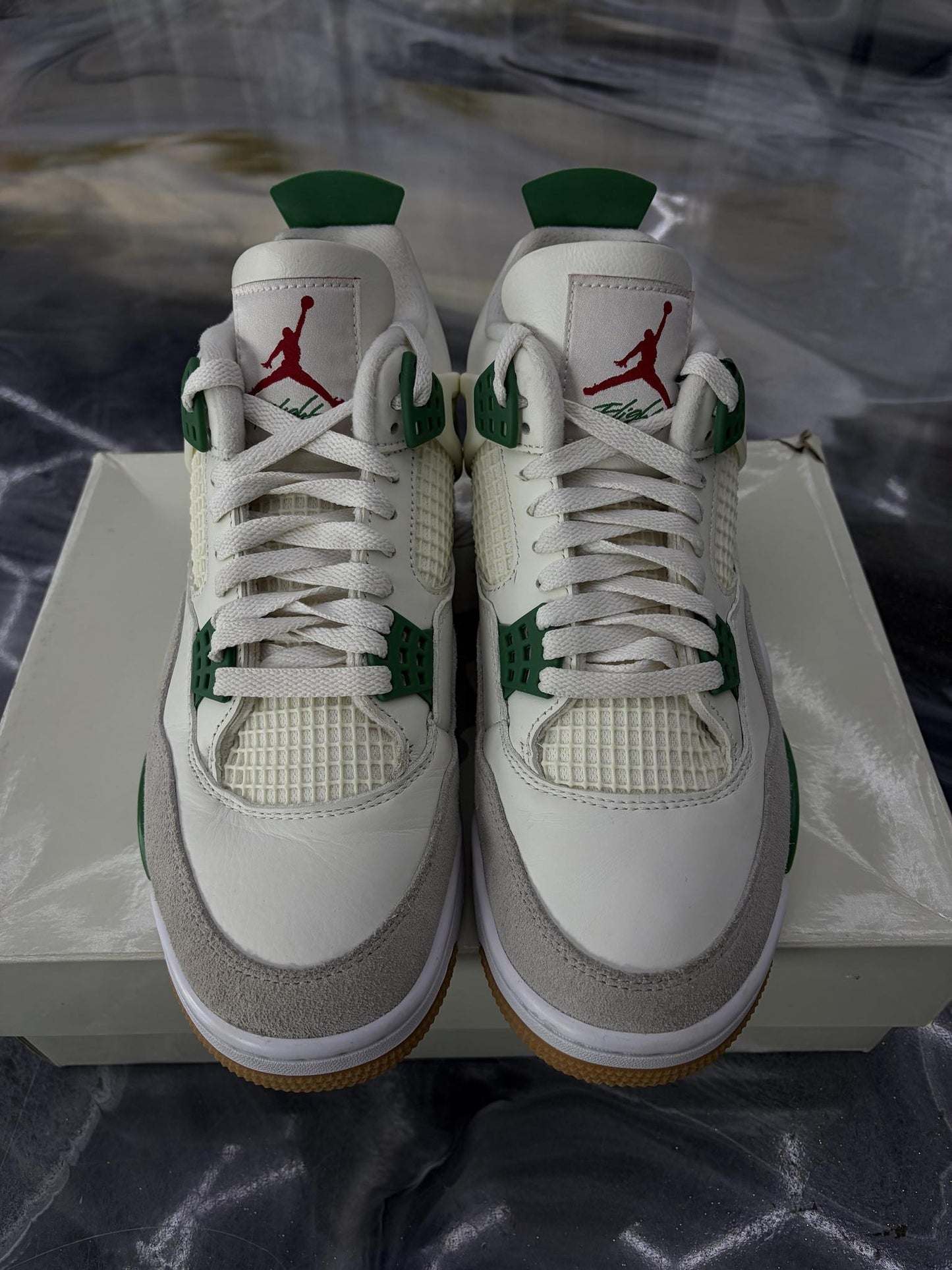 Jordan 4 SB "Pine Green" Used Size 9