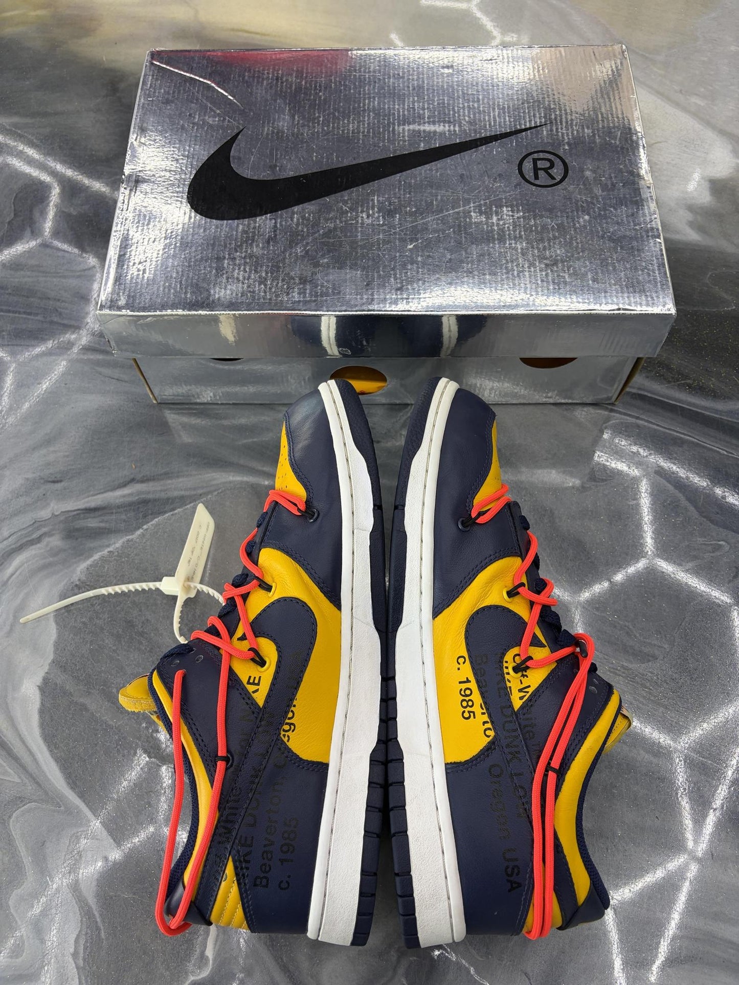 Nike Dunk Low Off White "University Gold" Used Size 11
