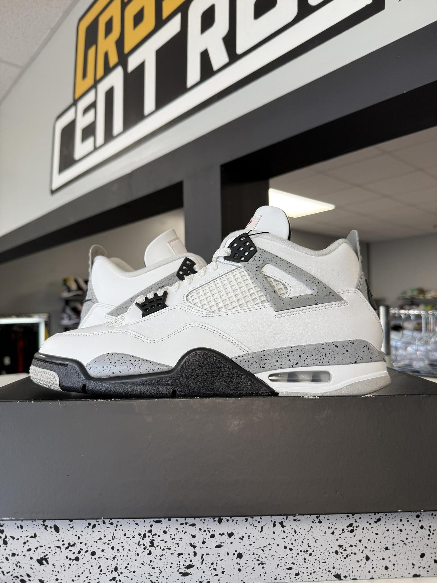 Jordan 4 "White Cement" Used Size 11.5