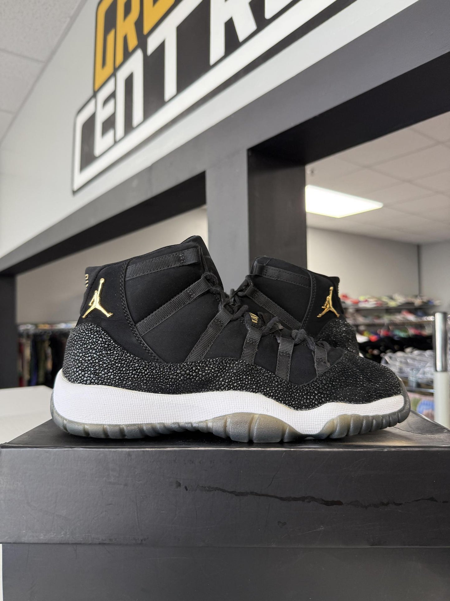Jordan 11 "Stingray" Used Size 7Y/8.5W