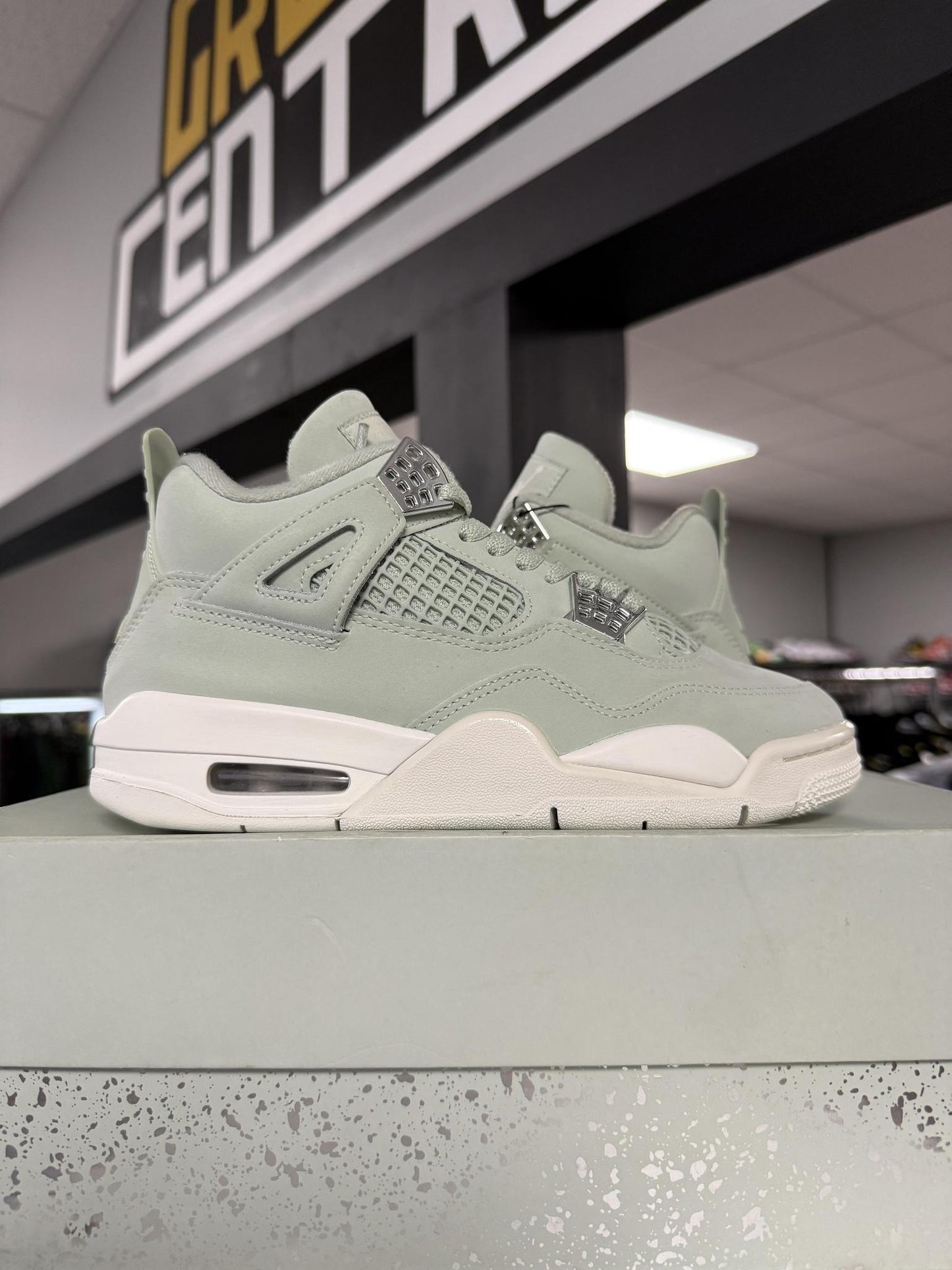 Jordan 4 "Seafoam" Used Size 4.5Y/6W