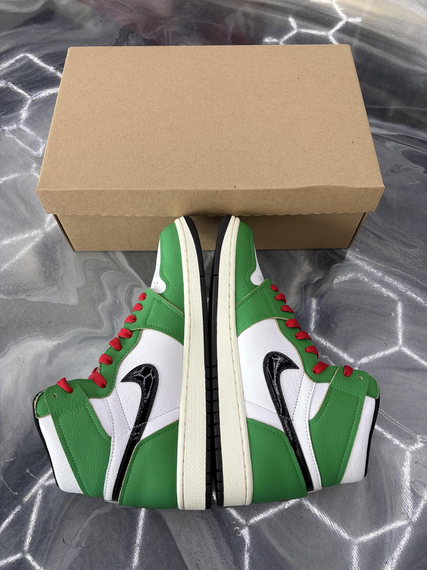 Jordan 1 "Lucky Green" Used Size 8.5