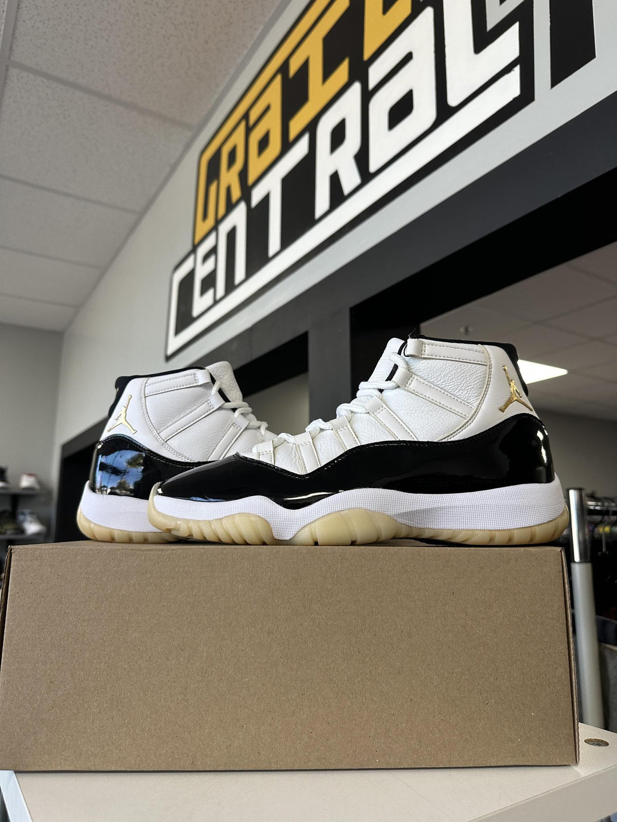 Jordan 11 "Gratitude" Size 10 Used
