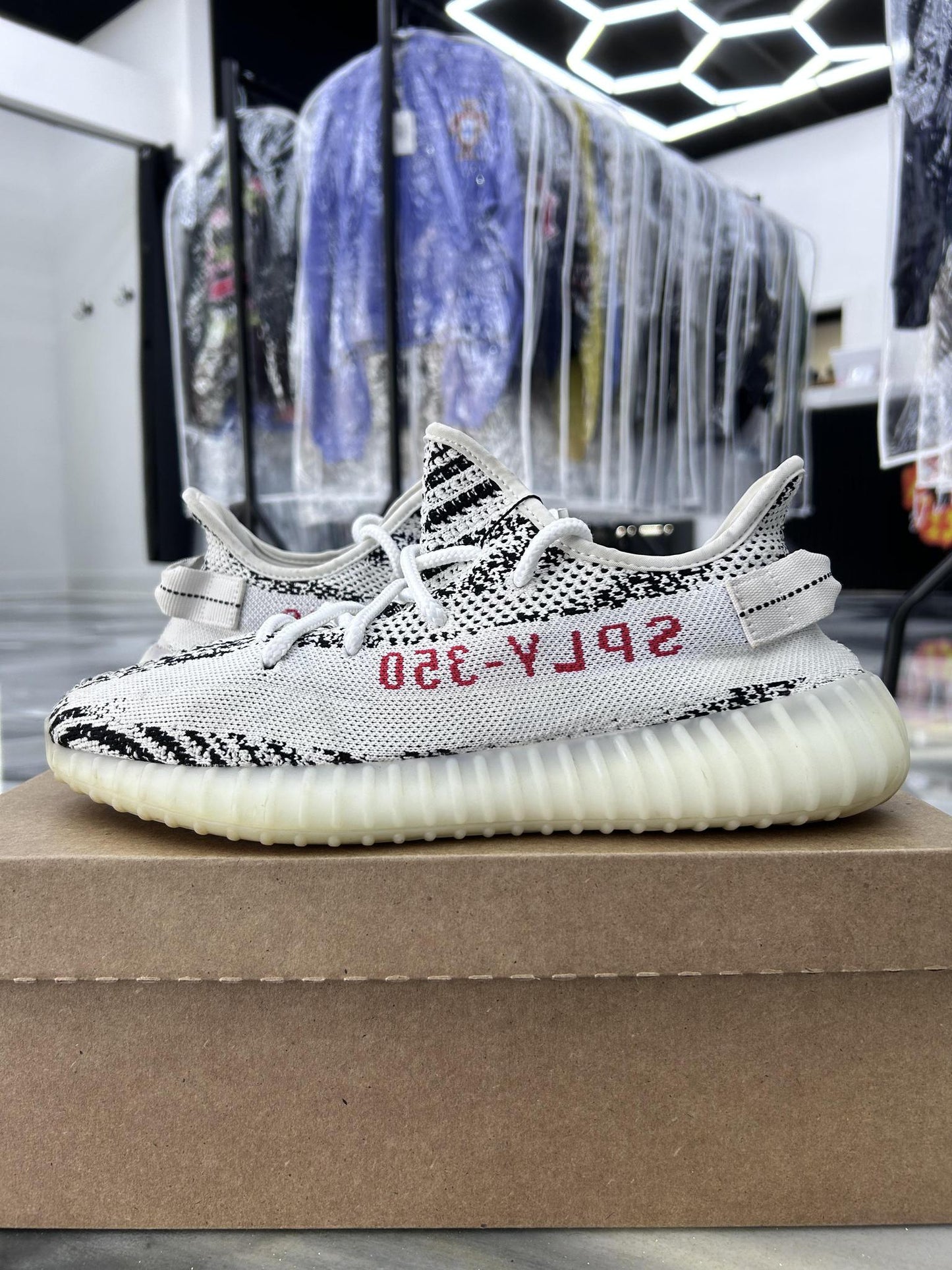 Yeezy 350 "Zebra" Used Size 10.5