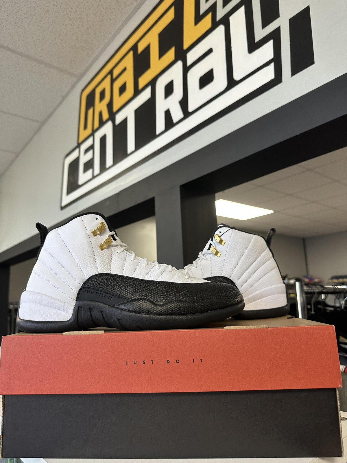 Jordan 12 "Taxi" Size 10 Used