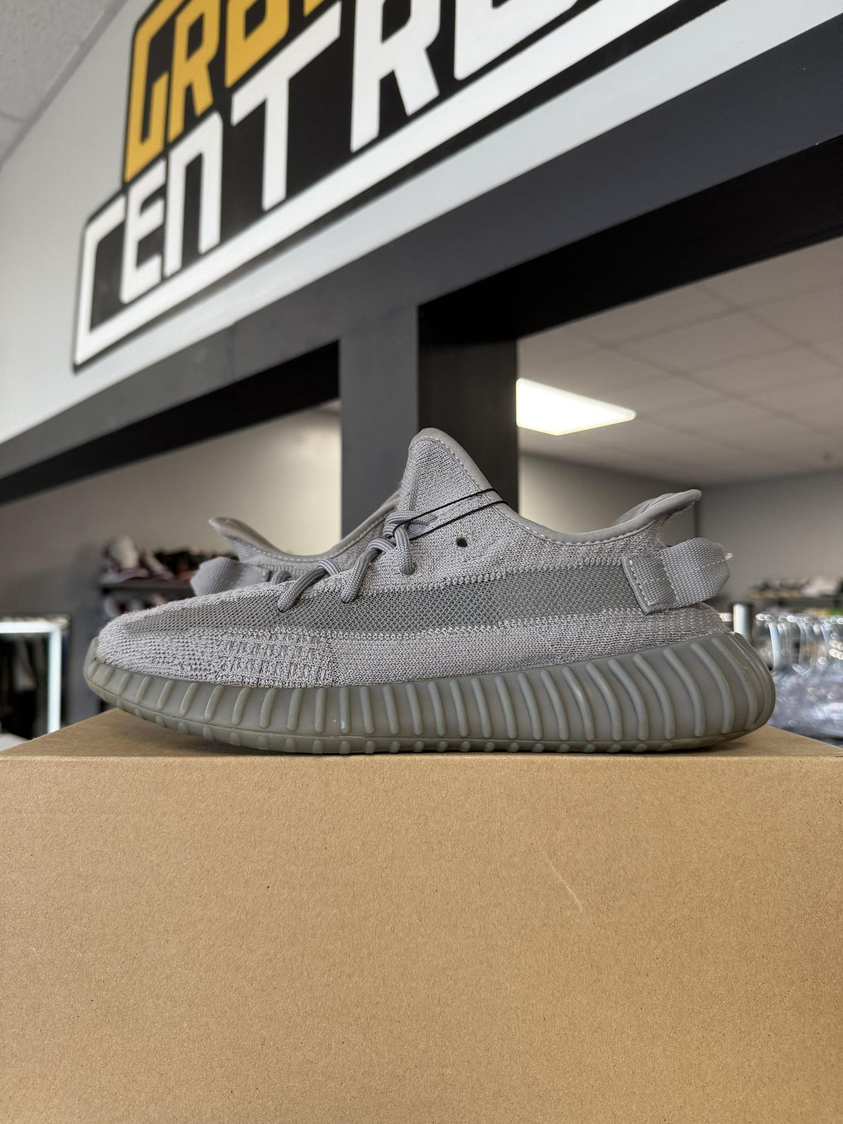 Yeezy 350 V2 "Steel Grey" Used Size 8