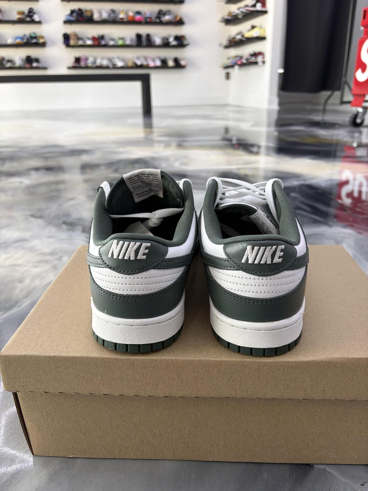 Nike Dunk Low "Vintage Green" Used Size 11.5