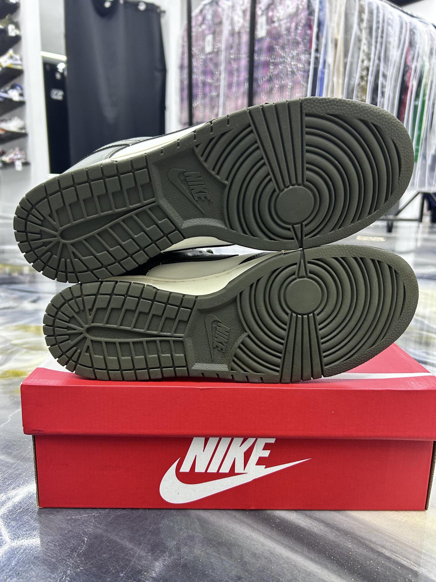 Nike Dunk Low "Cargo Khaki" Used Size 11