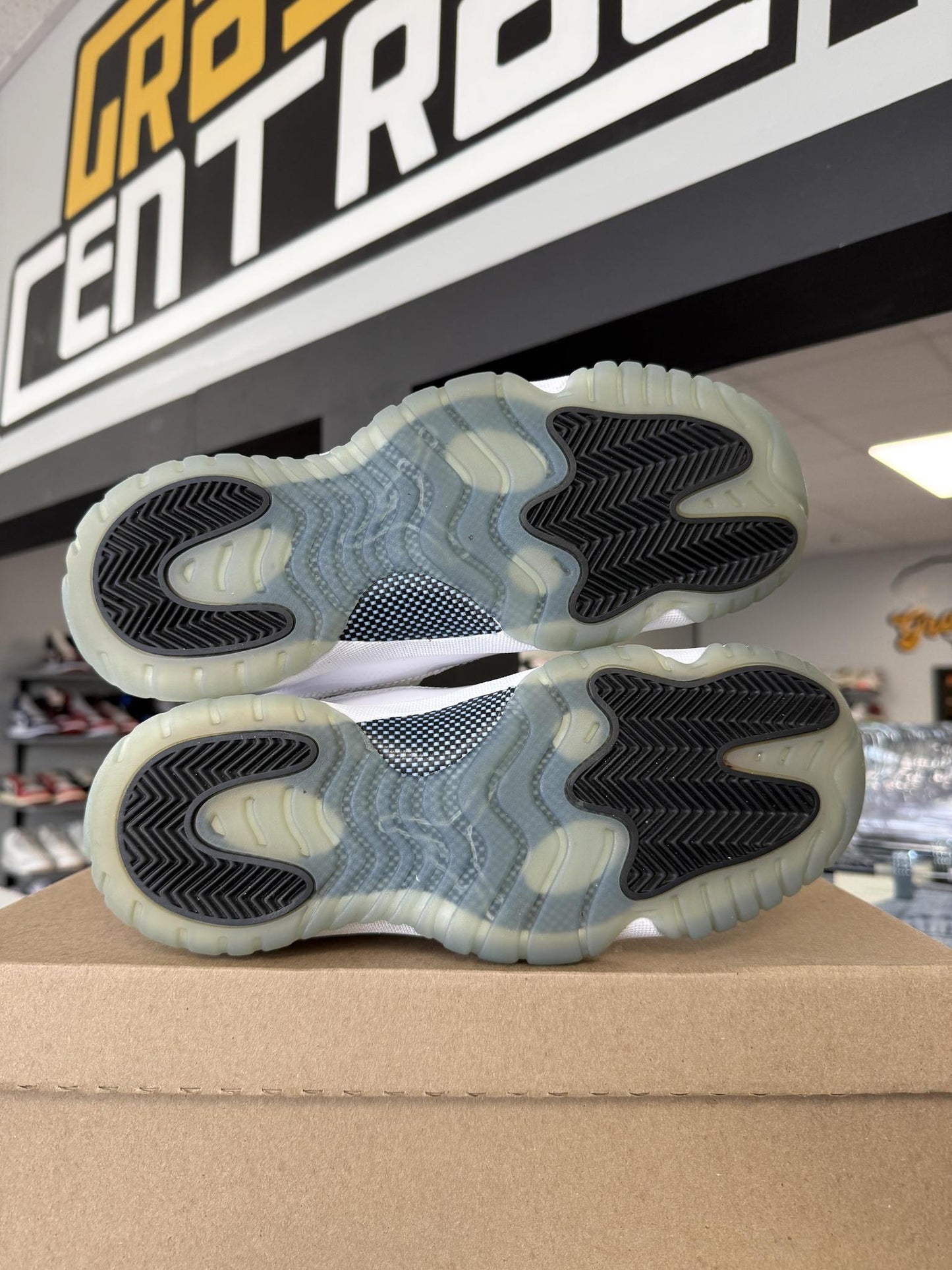 Jordan 11 "Legend Blue" Used Size 7Y/8.5W