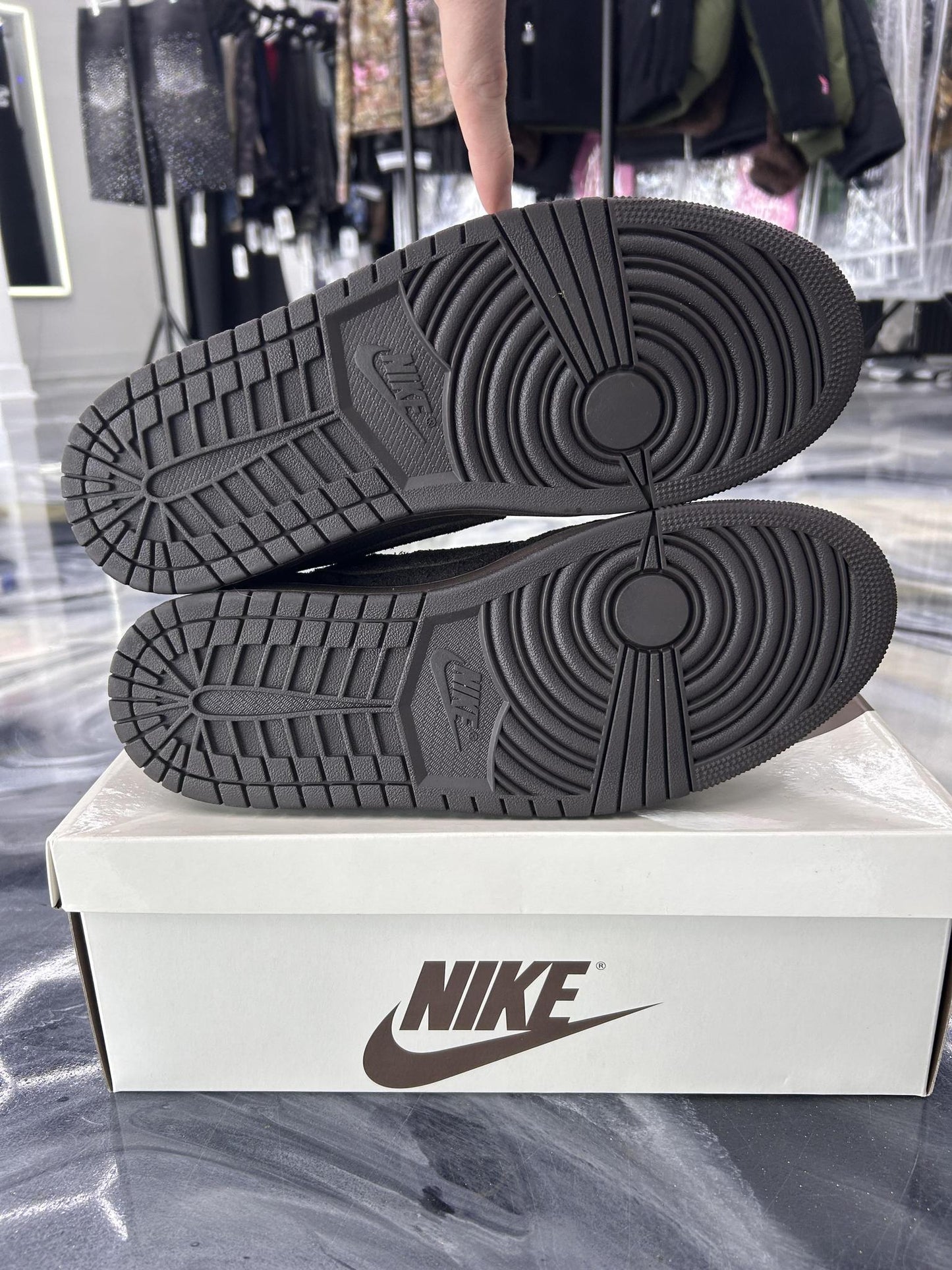 Jordan 1 Travis Scott "Velvet" Used Size 11.5