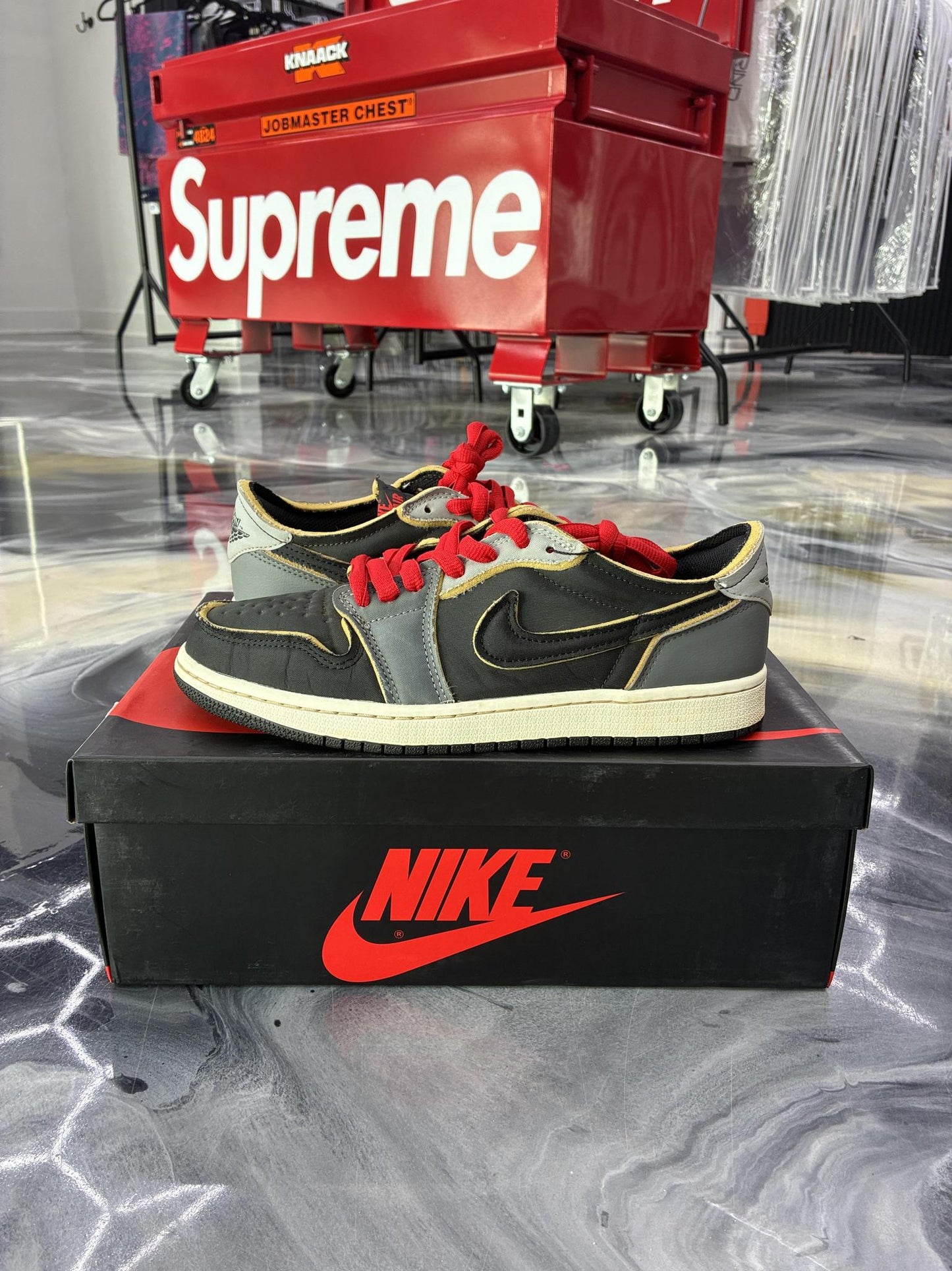 Jordan 1 Low "Black Smoke Grey" Used Size 9