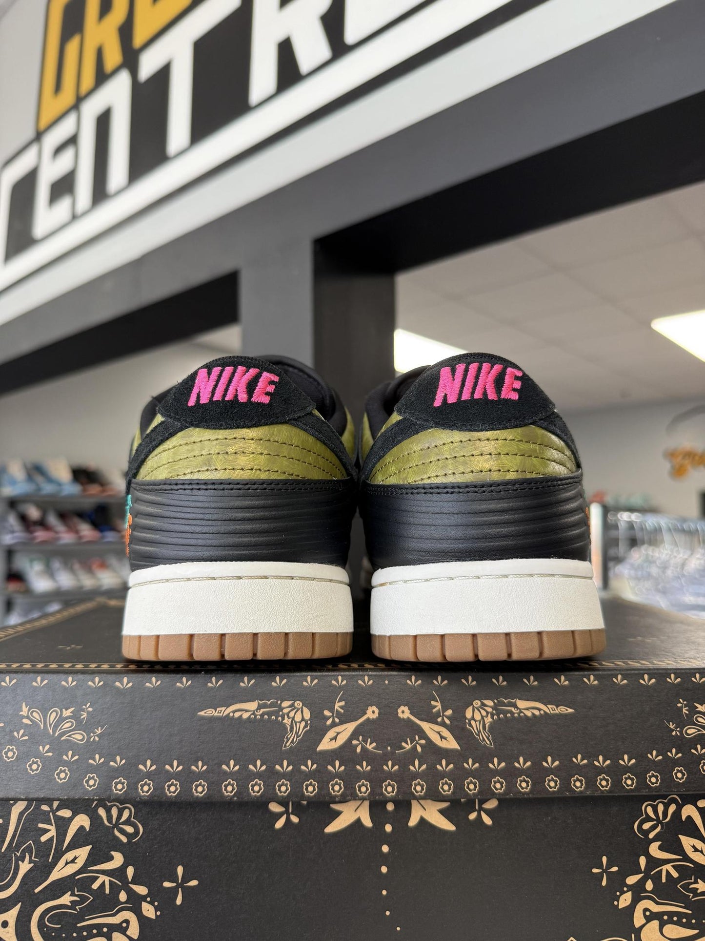 Nike Dunk Low "Día De Muertos" Used Size 14