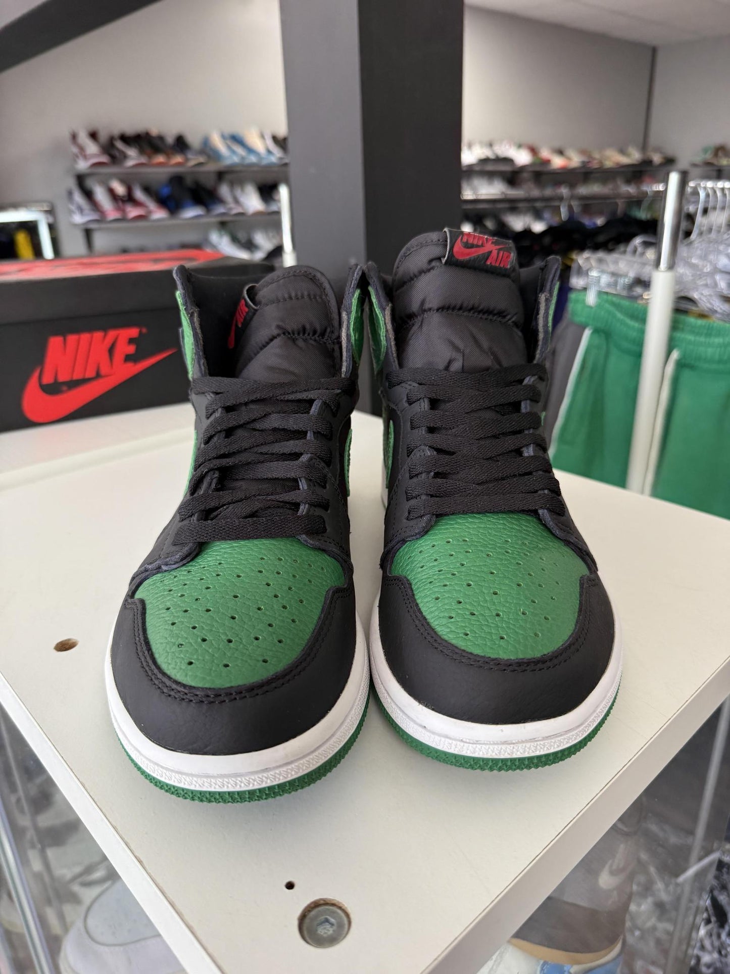 Jordan 1 "Pine Green 2.0" Used Size 9