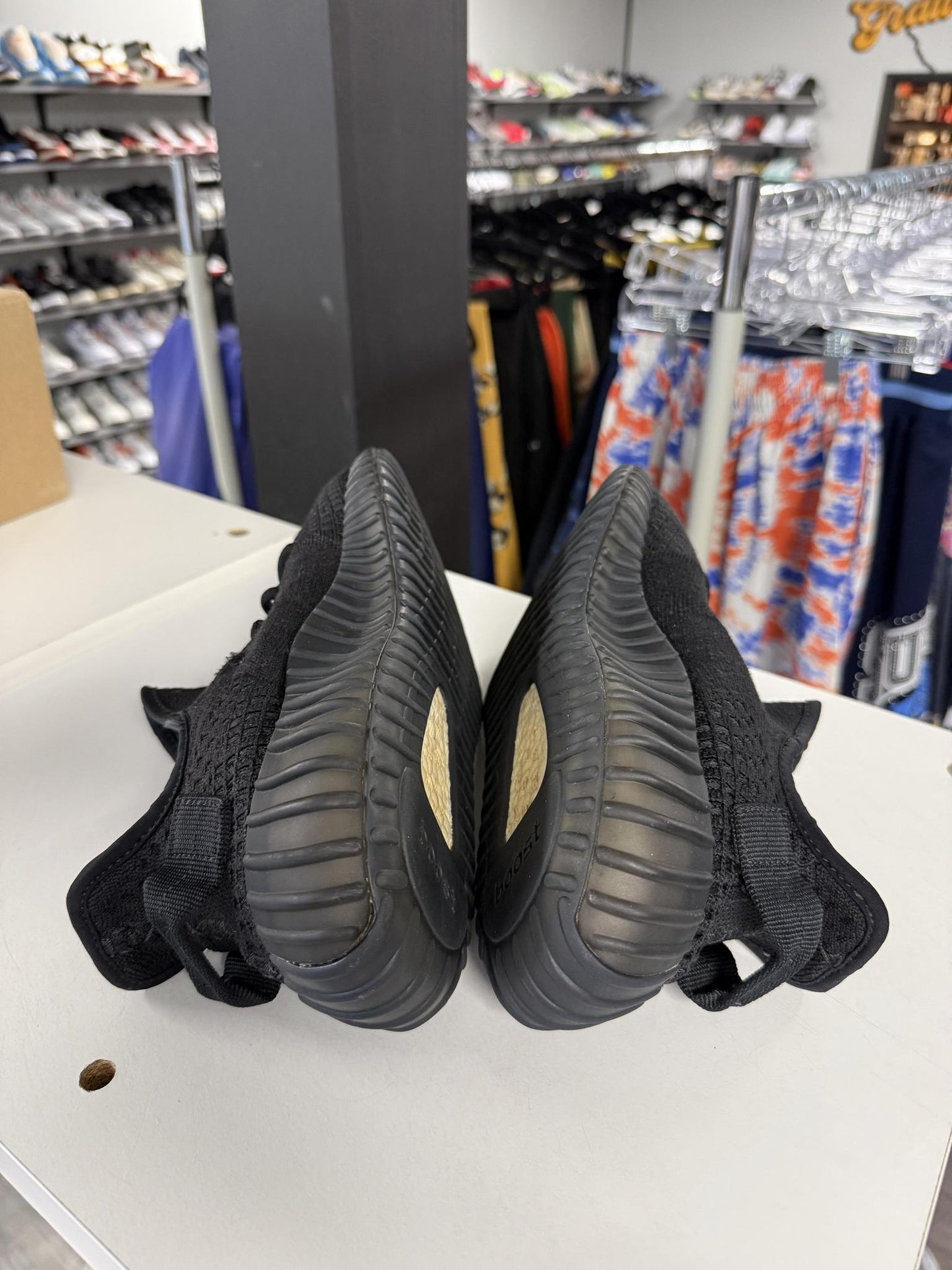 Yeezy 350 "Onyx" Used Size 8.5