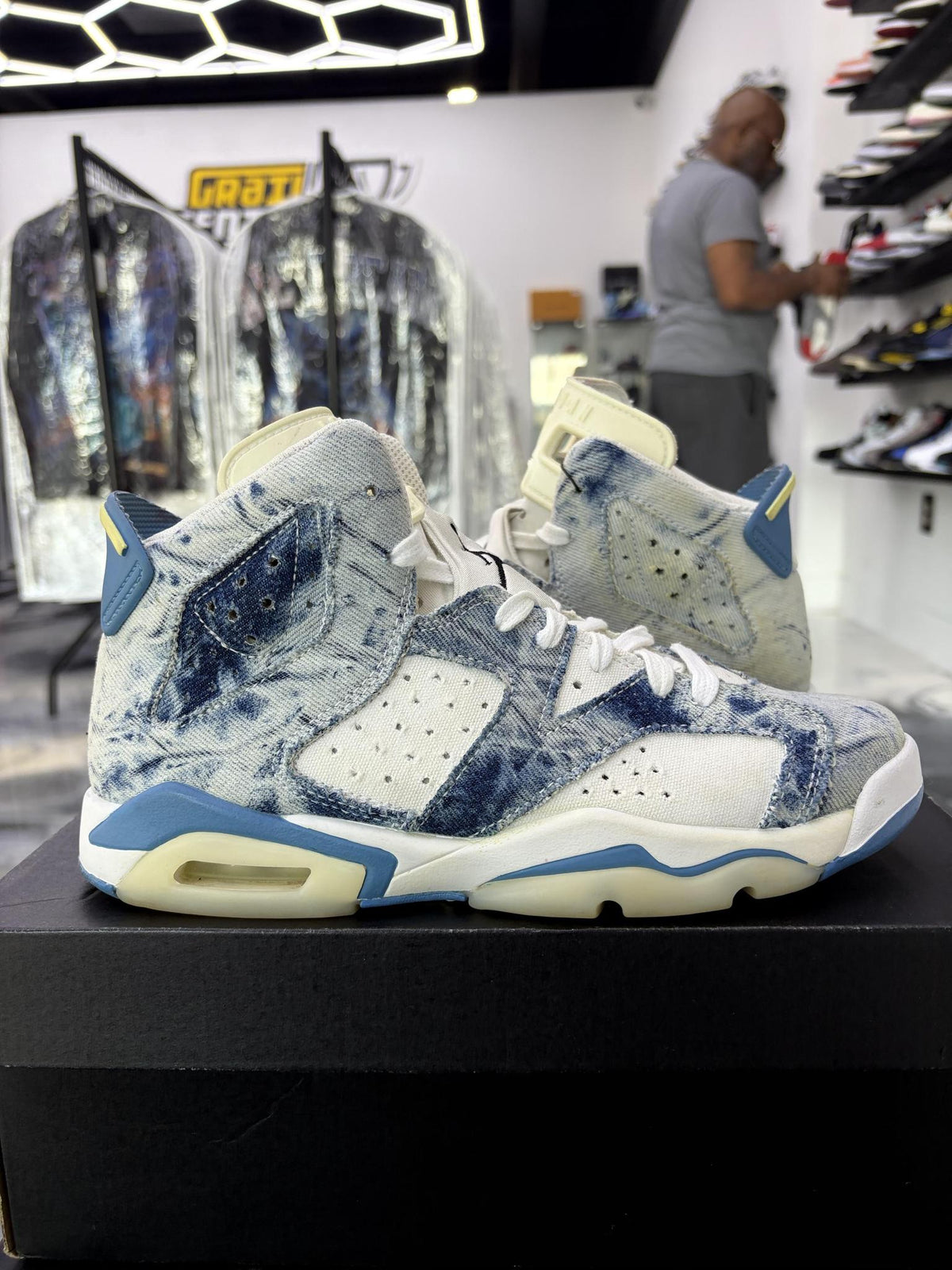 Jordan 6 "Washed Denim" Used Size 6.5Y/8W