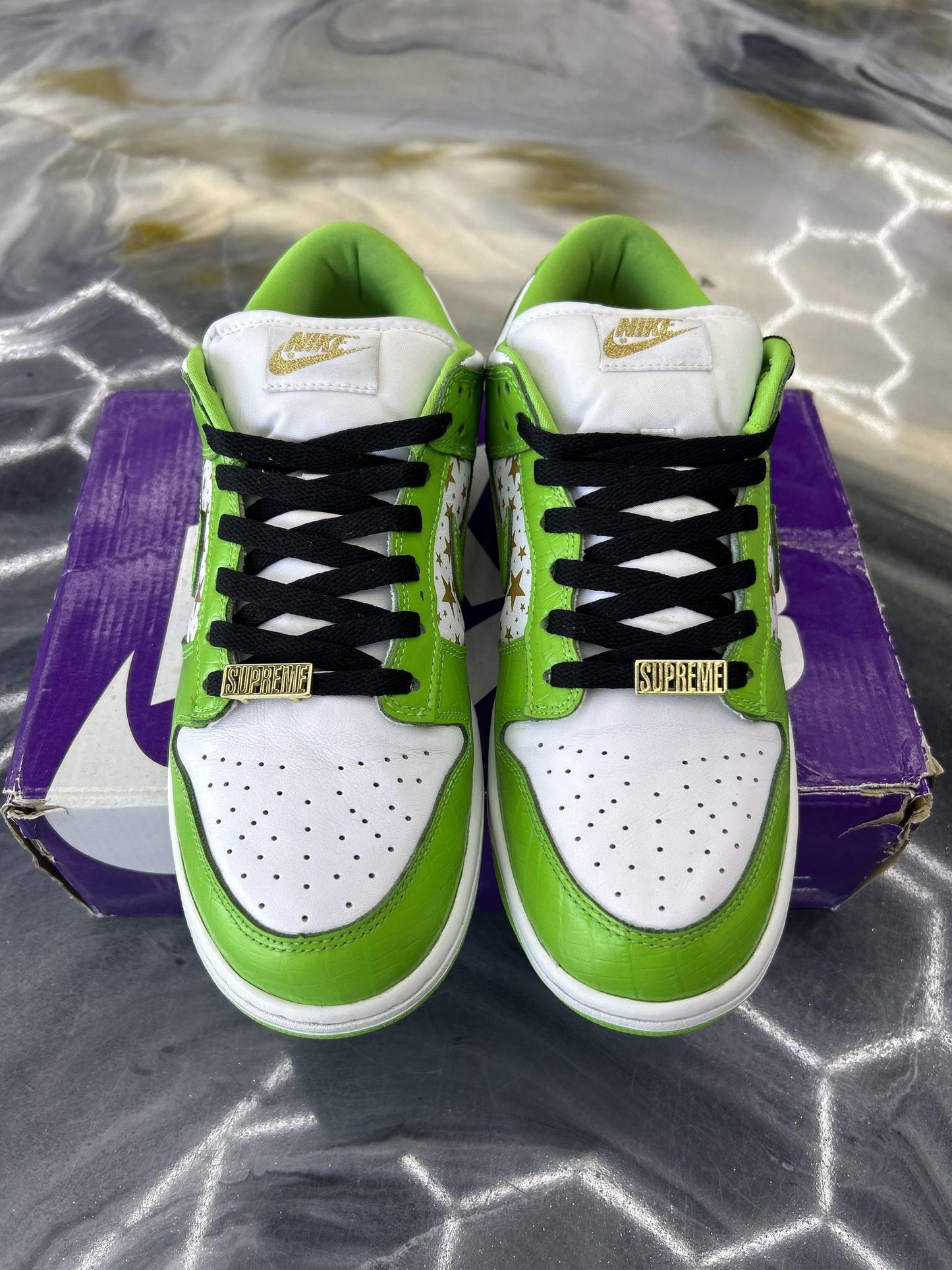Nike SB Dunk Low x Supreme Stars "Mean Green" Used Size 9 (Missing Insoles)