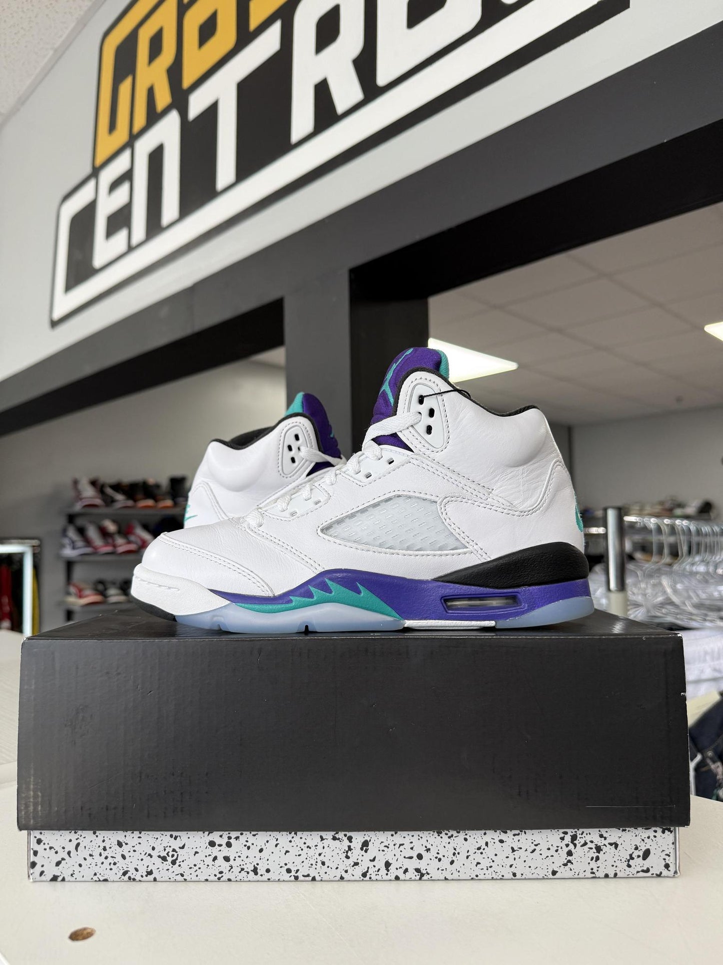 Jordan 5 "Grape" Used Size 5Y/6.5W