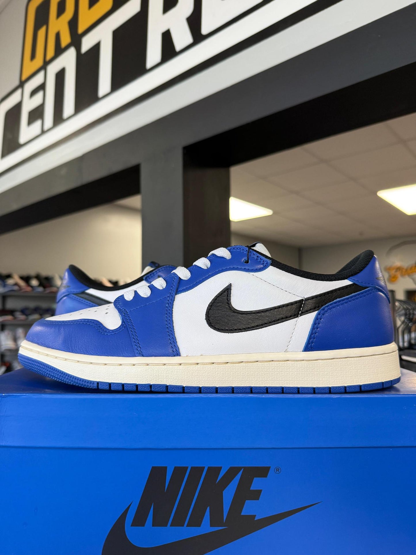 Jordan 1 Low "Game Royal" Used Size 10.5