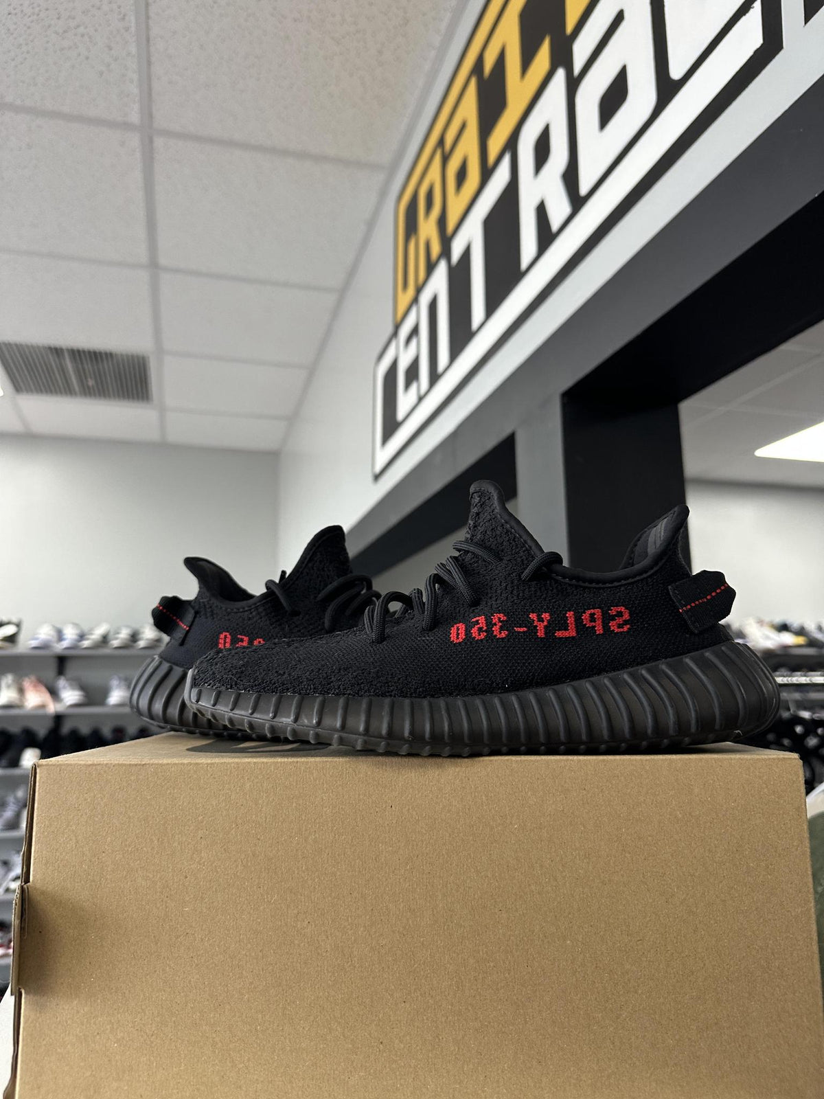 Adidas Yeezy 350 V2 "Bred" Used Size 6.5Y/8W