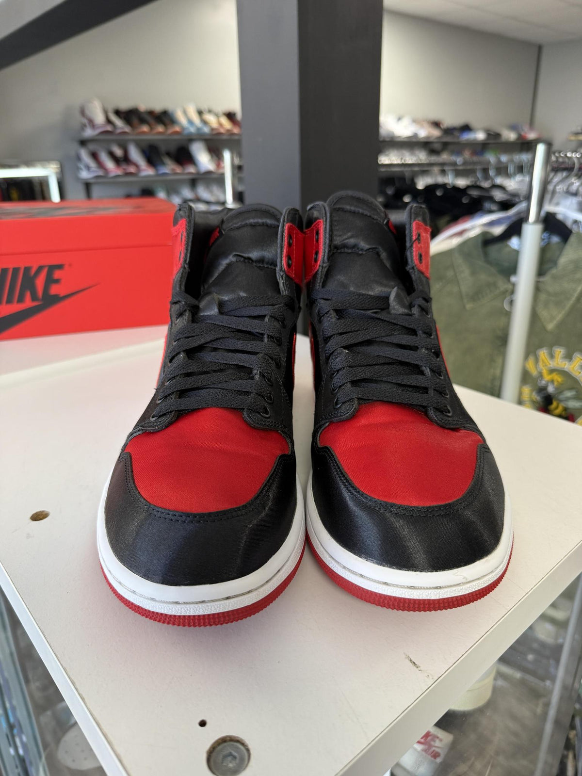 Jordan 1 "Satin Bred" Used Size 10.5