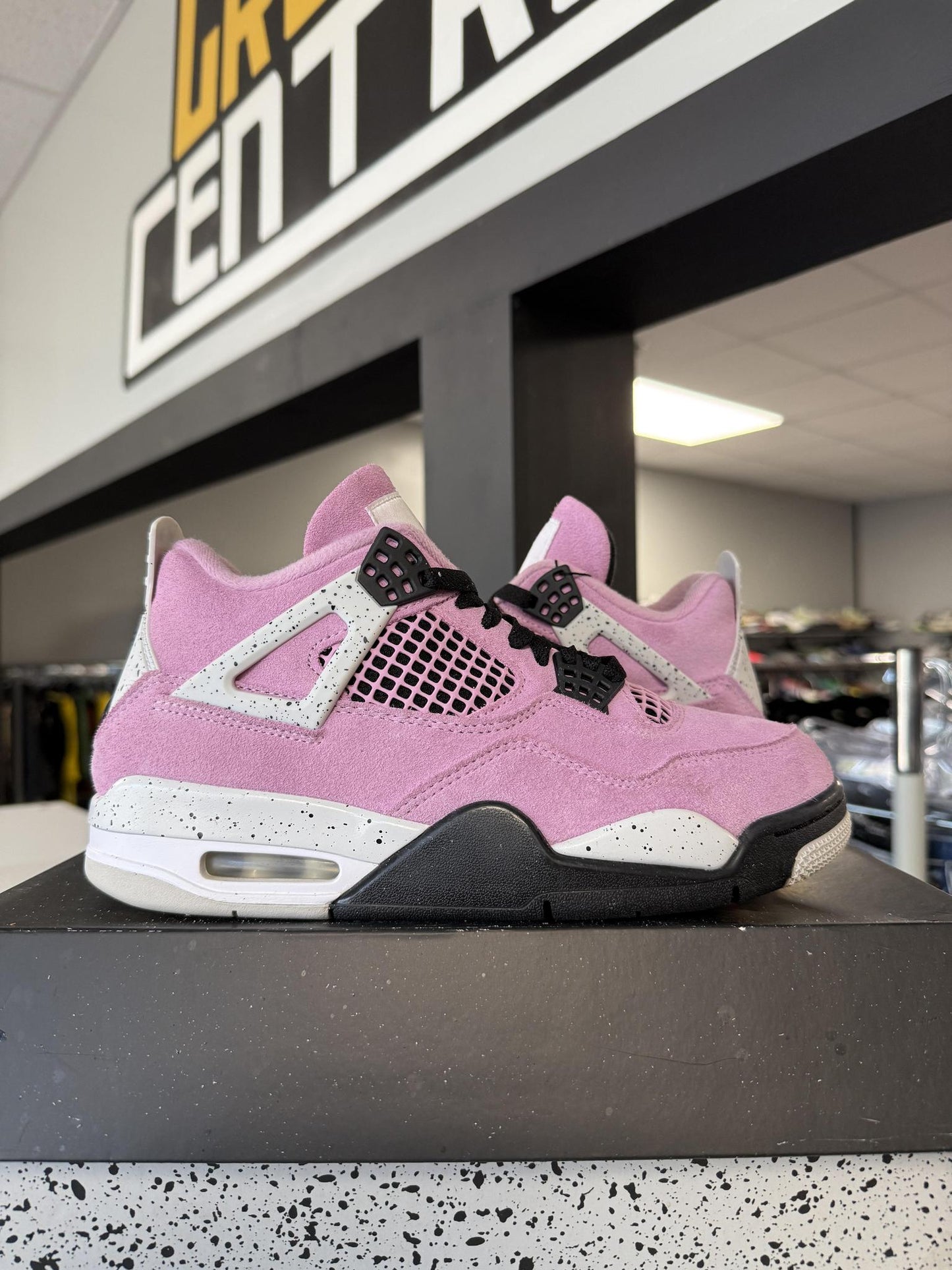 Jordan 4 "Orchid Pink" Used Size 6.5Y/8W