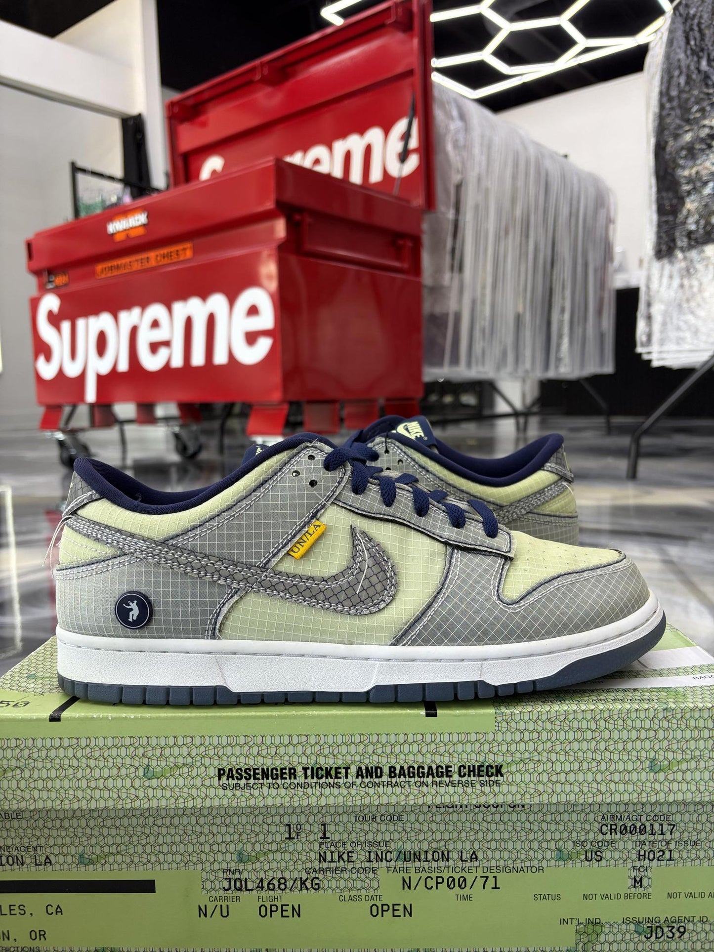 Nike Dunk Low Union "Pistachio" Used Size 10.5