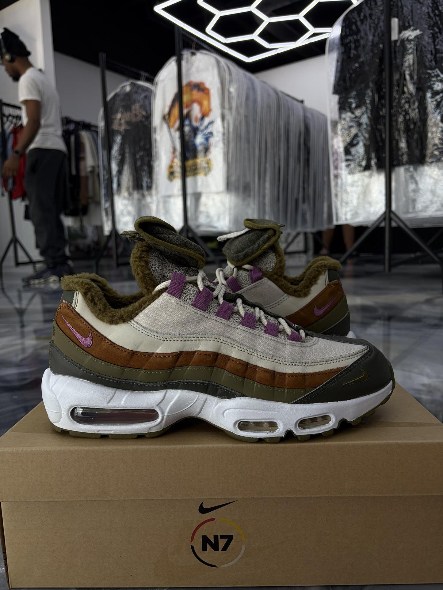 Nike Air Max 95 "N7 Sequoia" Used Size 10