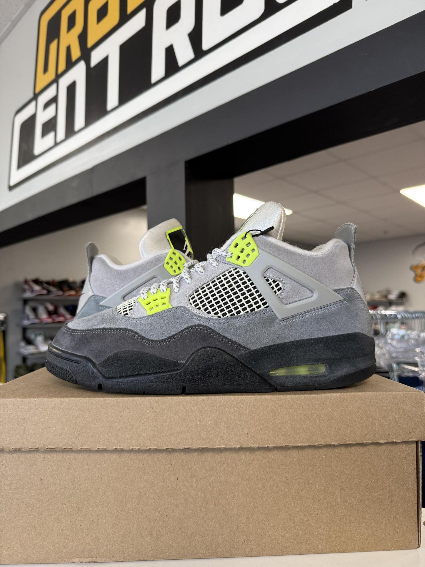 Jordan 4 "Neon 95" Used Size 10