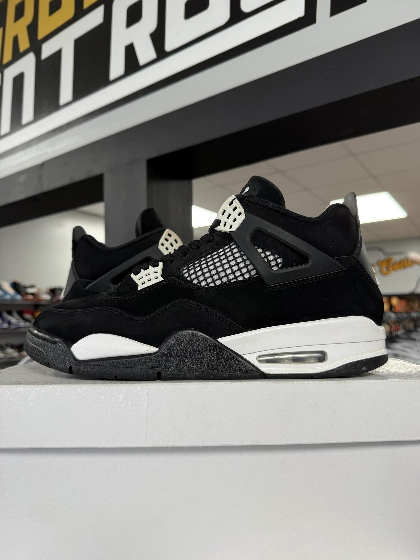 Jordan 4 "White Thunder" Used Size 12