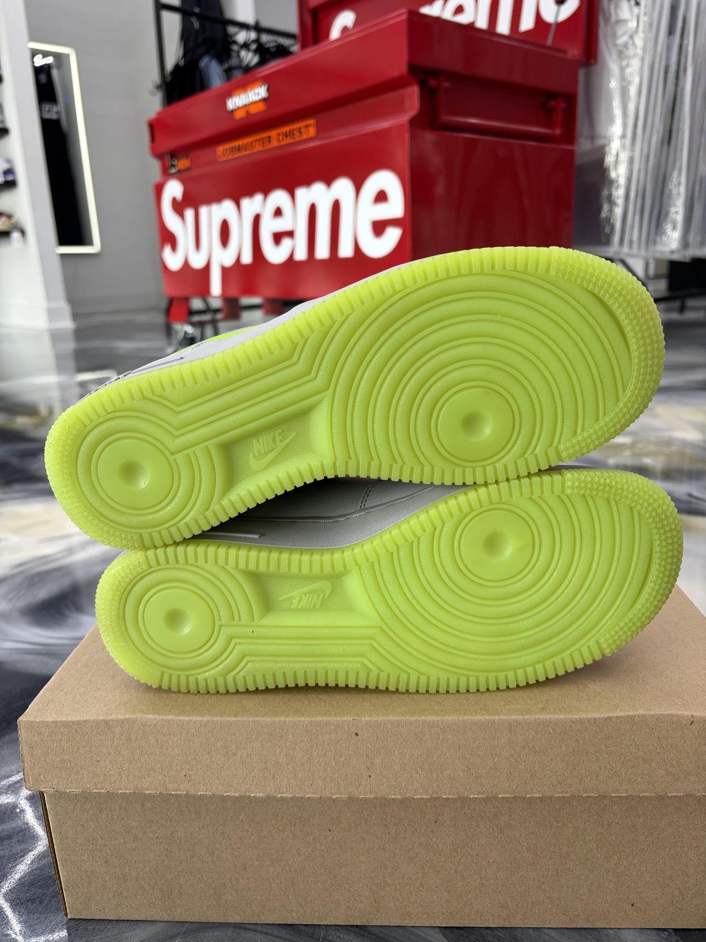 Nike Air Force 1 Low "Ghost Green" Used Size 8