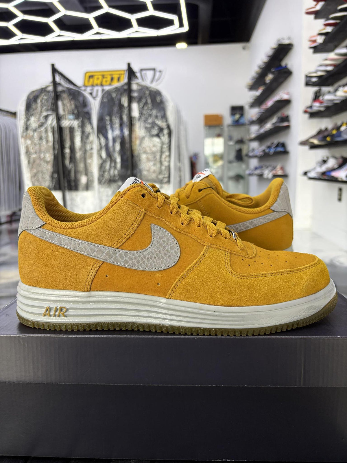 Nike Air Force 1 Low "University Gold" Used Size 9