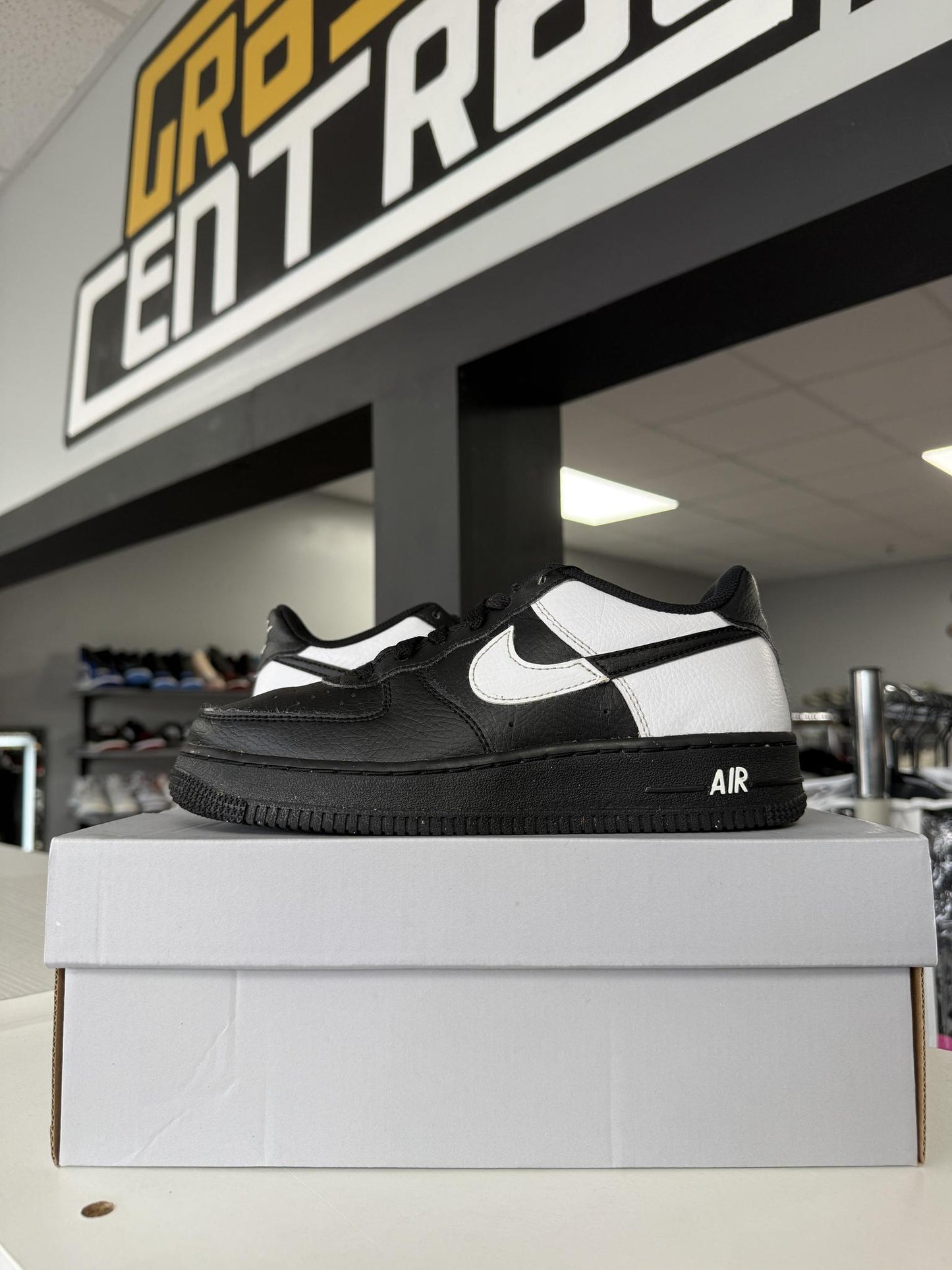 Nike Air Force 1 Low "Black White" Used Size 5.5Y/7W