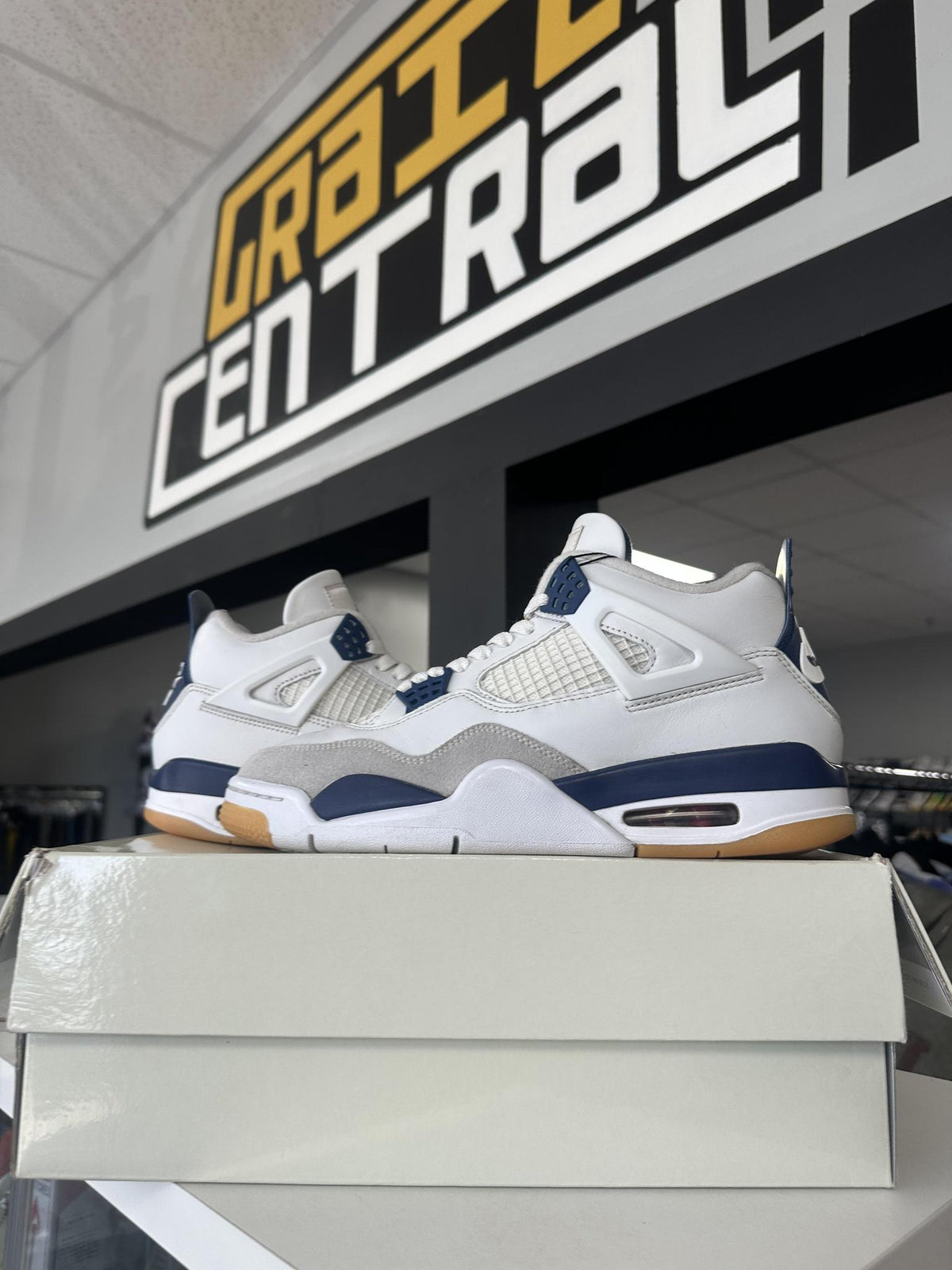 Jordan 4 SB Navy Used