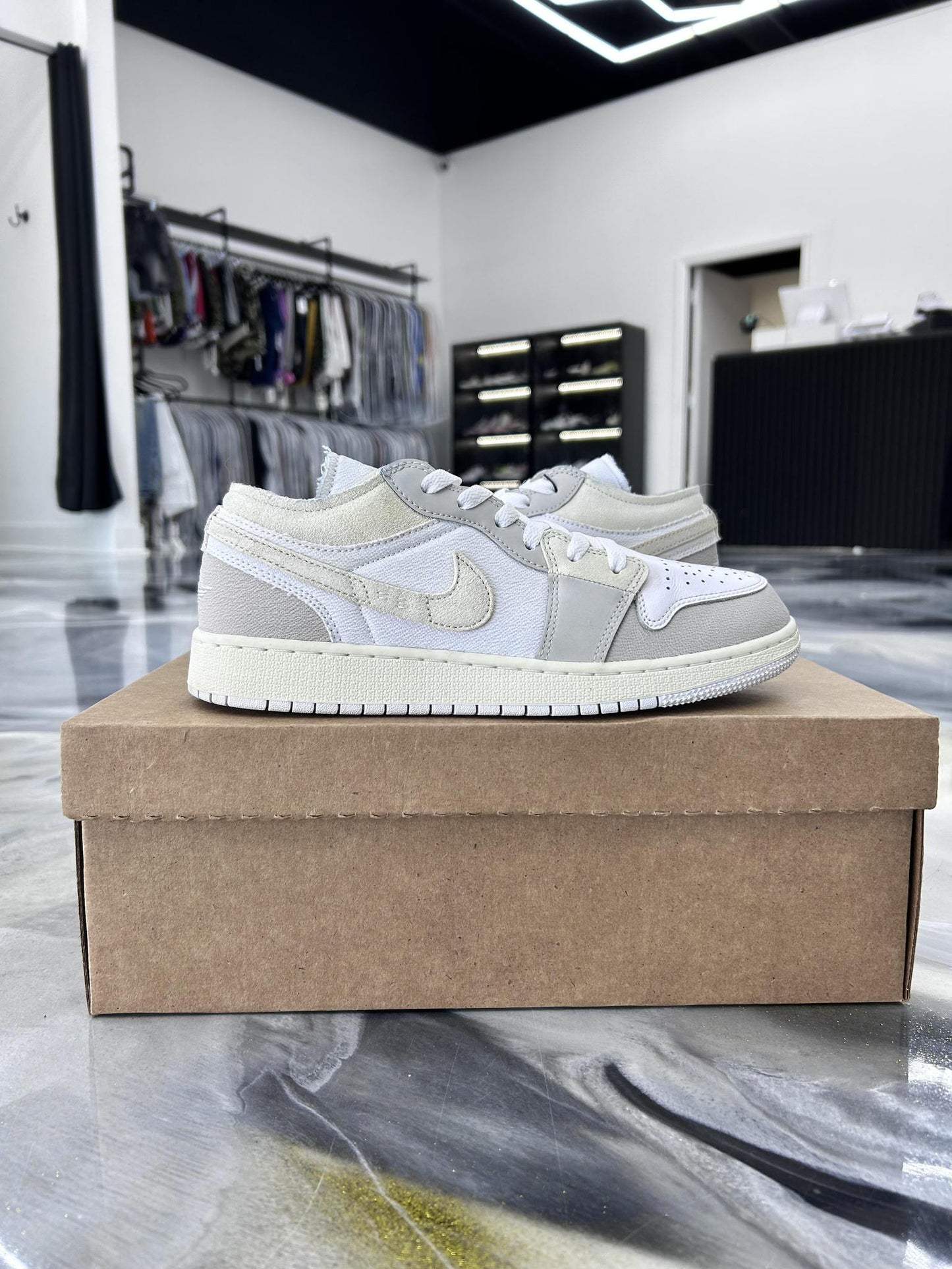 Jordan 1 Low "Inside Out" Used Size 7Y/8.5W