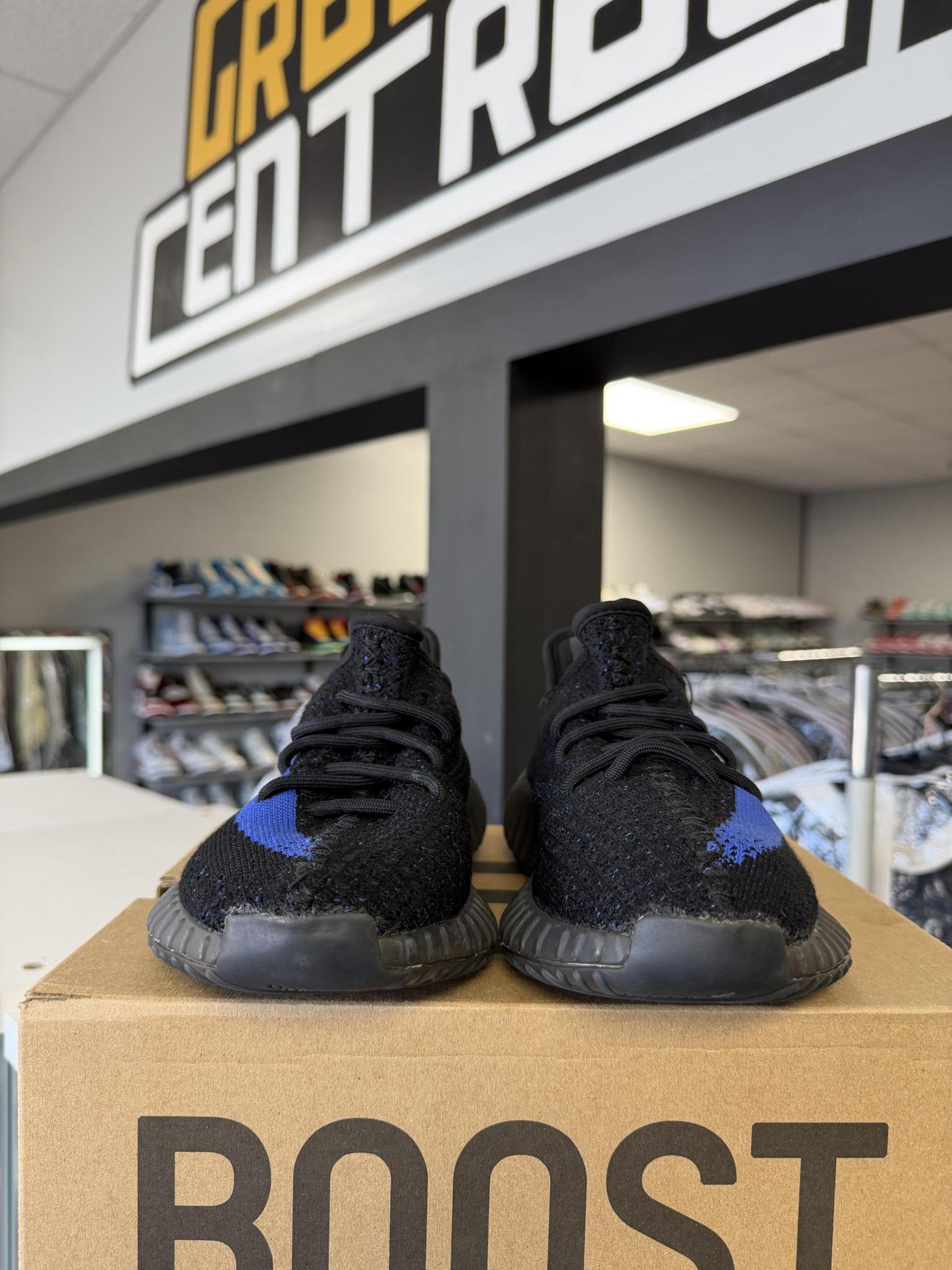 Yeezy 350 V2 "Dazzling Blue" Used Size 5Y/6.5W
