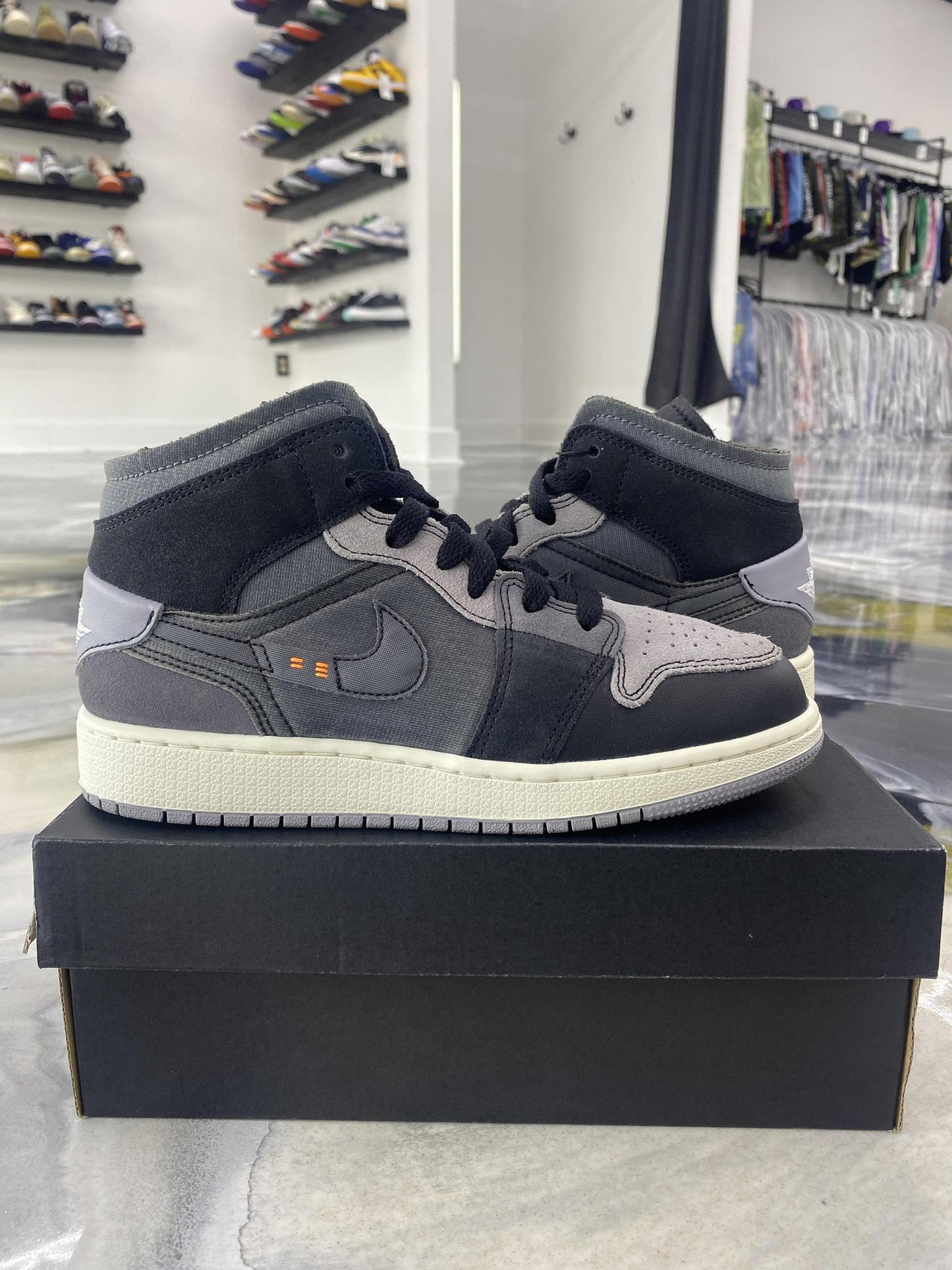 Jordan 1 Mid Craft "Inside Out Black" Used Size 5Y/6.5W