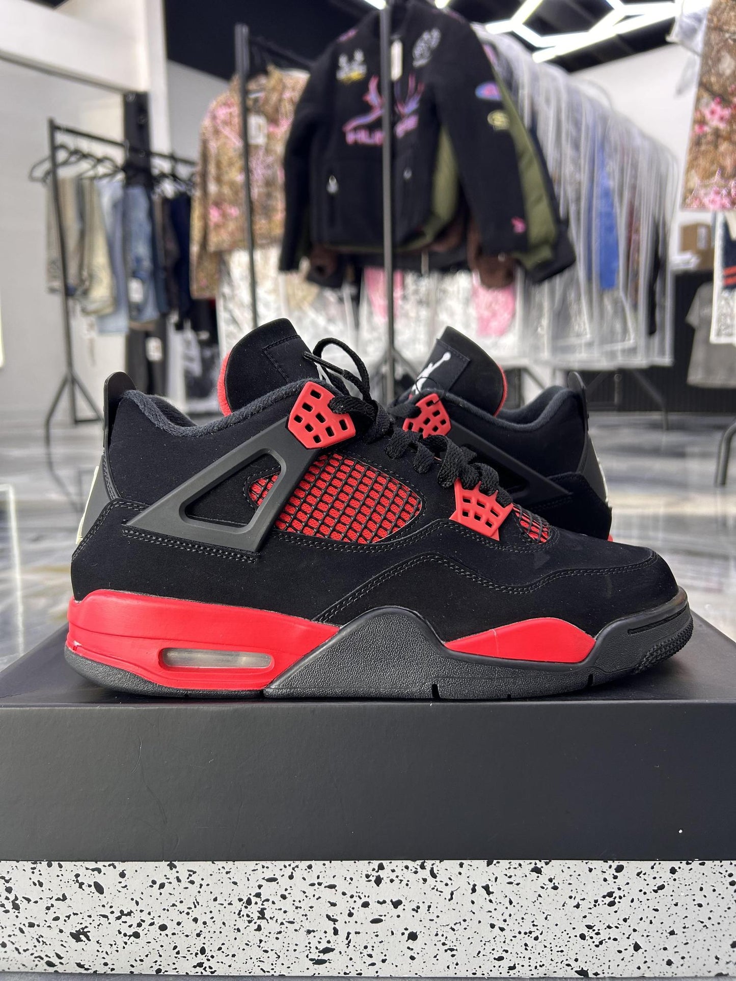 Jordan 4 "Red Thunder" Used Size 8.5