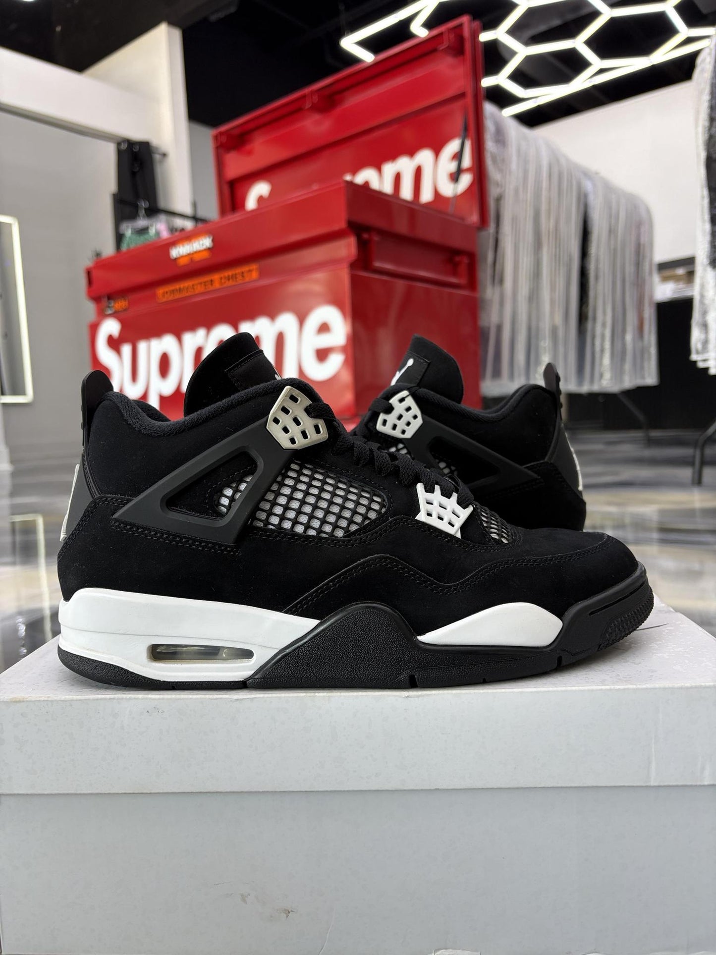 Jordan 4 "White Thunder" Used Size 9