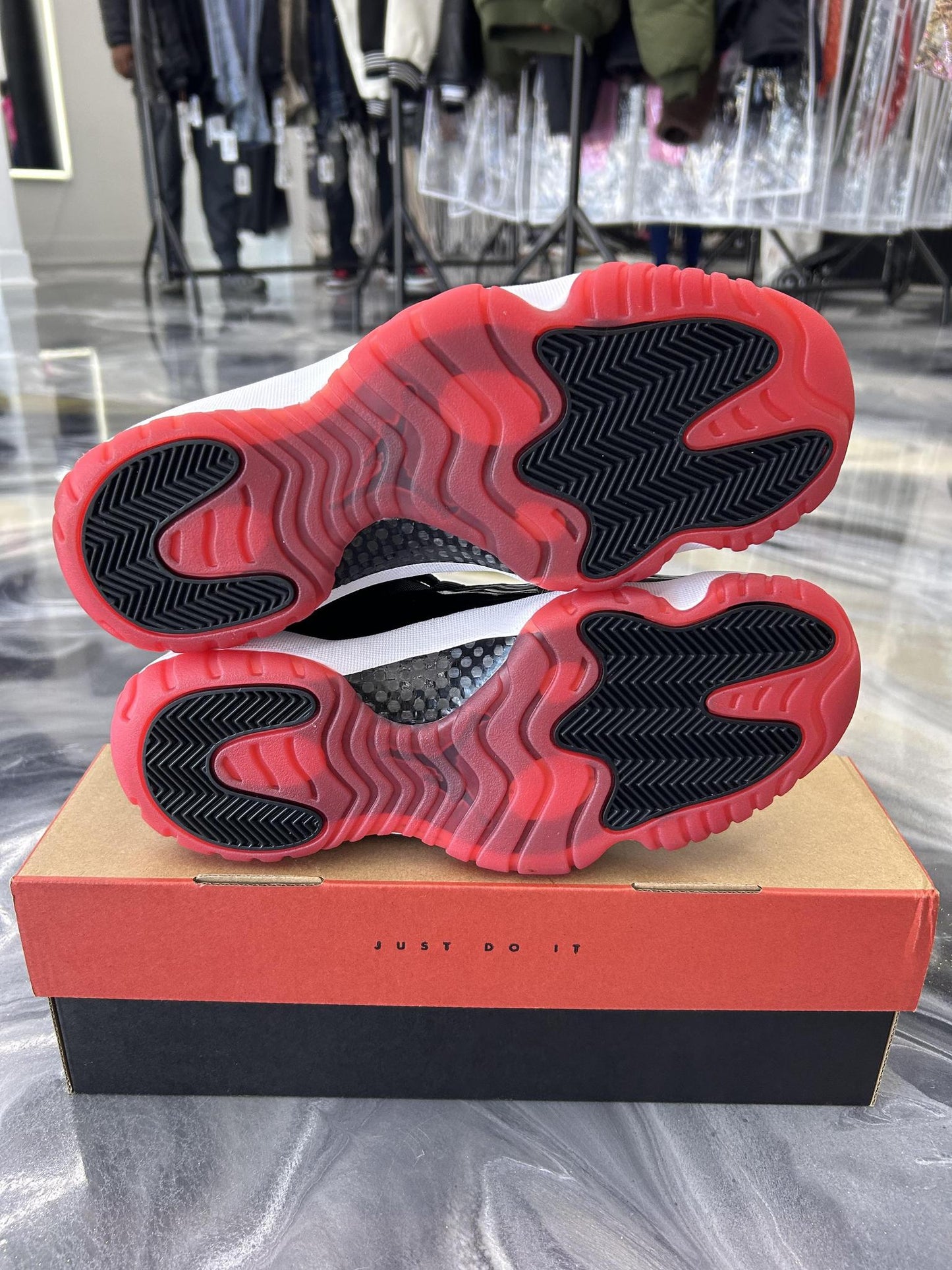 Jordan 11 Low "Bred" Used Size 9.5