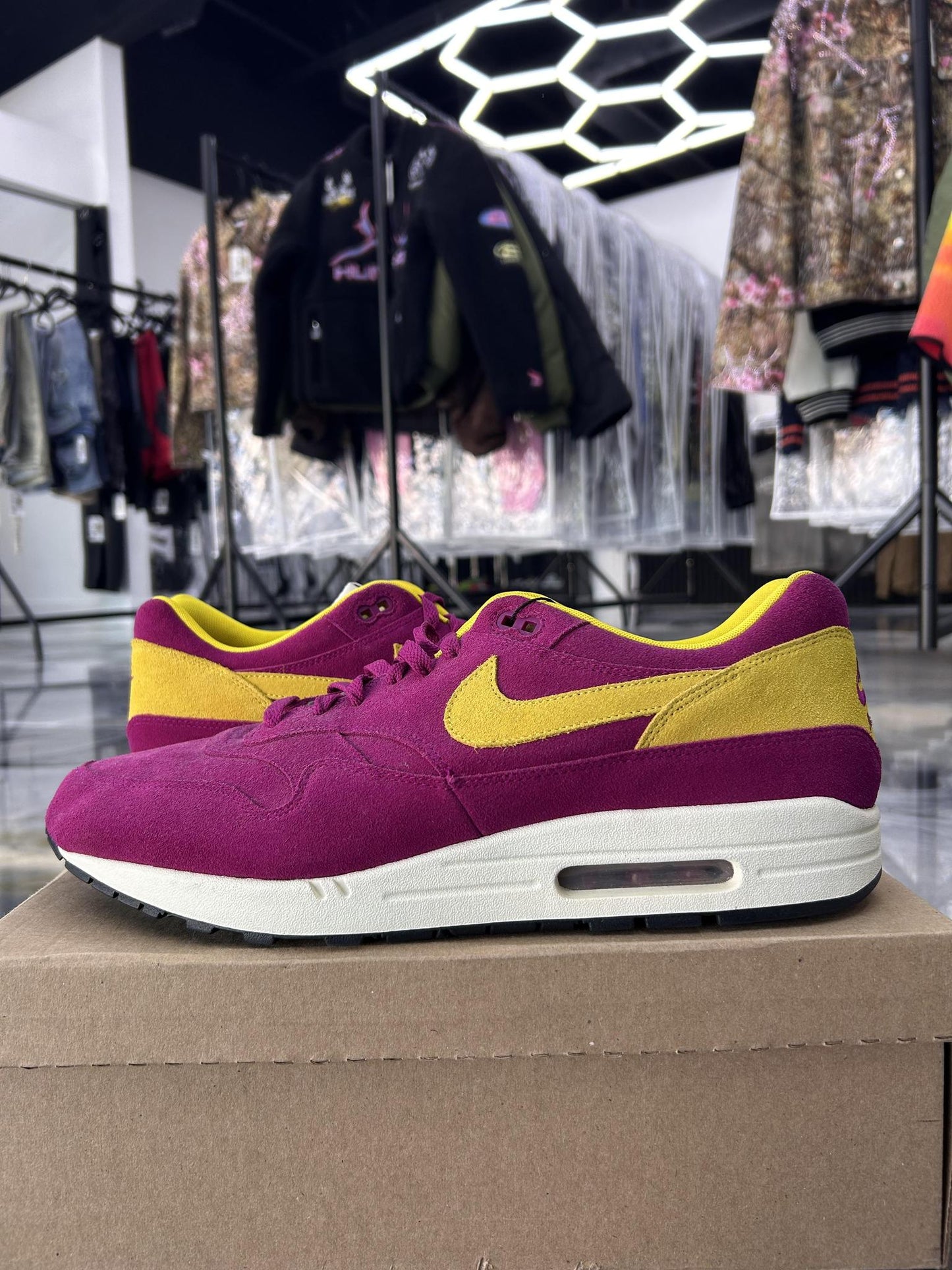 Nike Air Max 1 "Dynamic Berry" Used Size 15