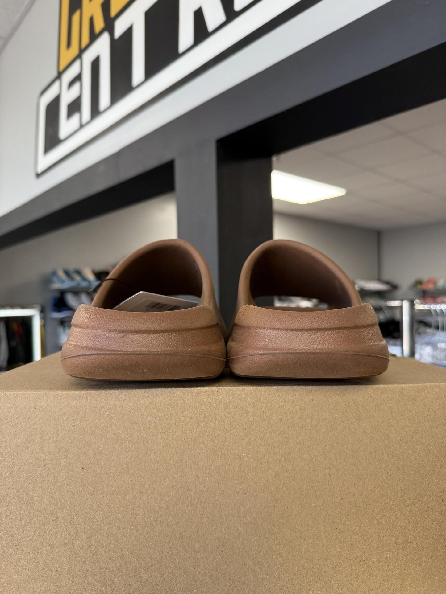 Yeezy Slide "Flax" Used Size 11