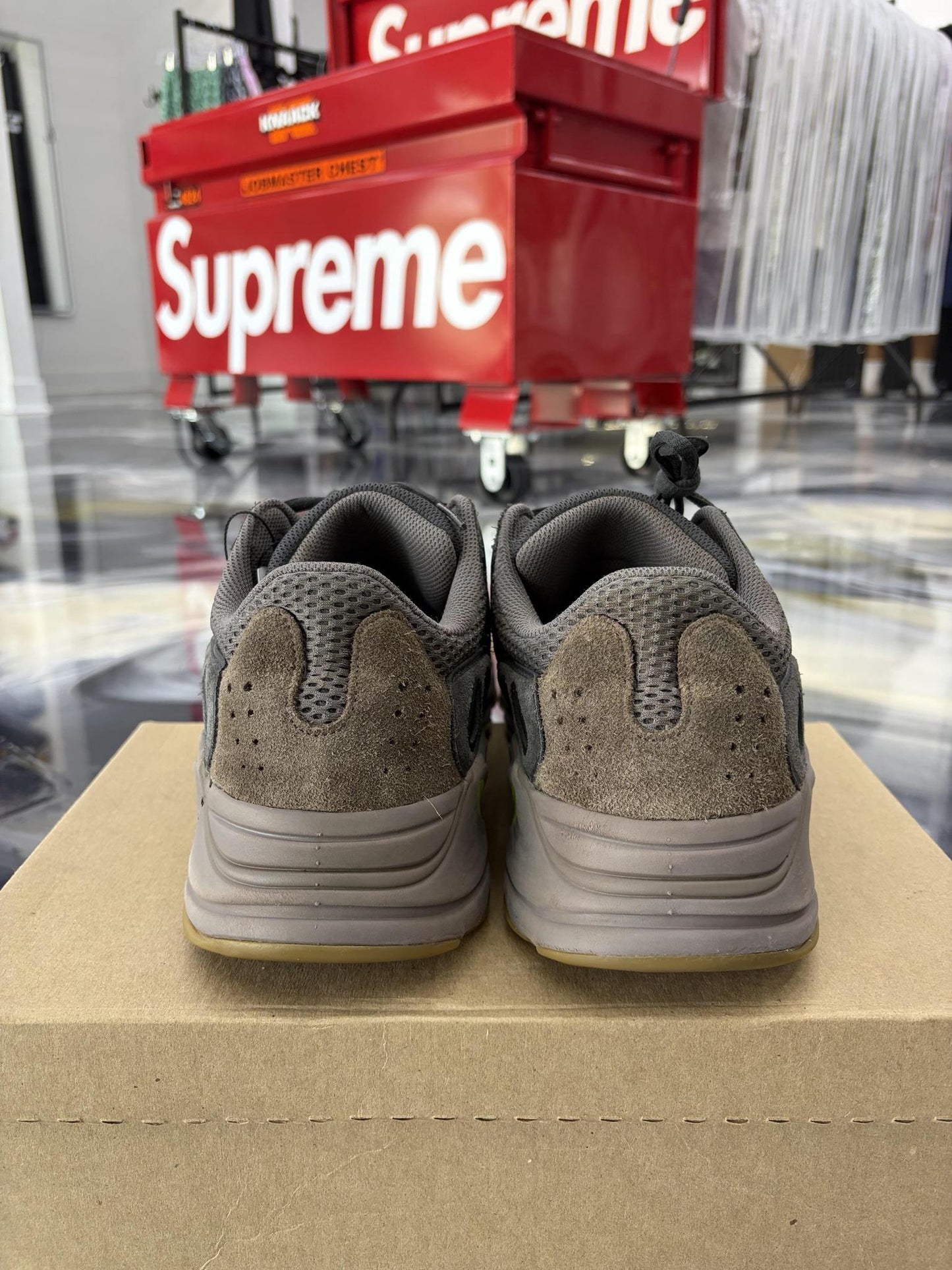 Yeezy 700 "Mauve" Used Size 12