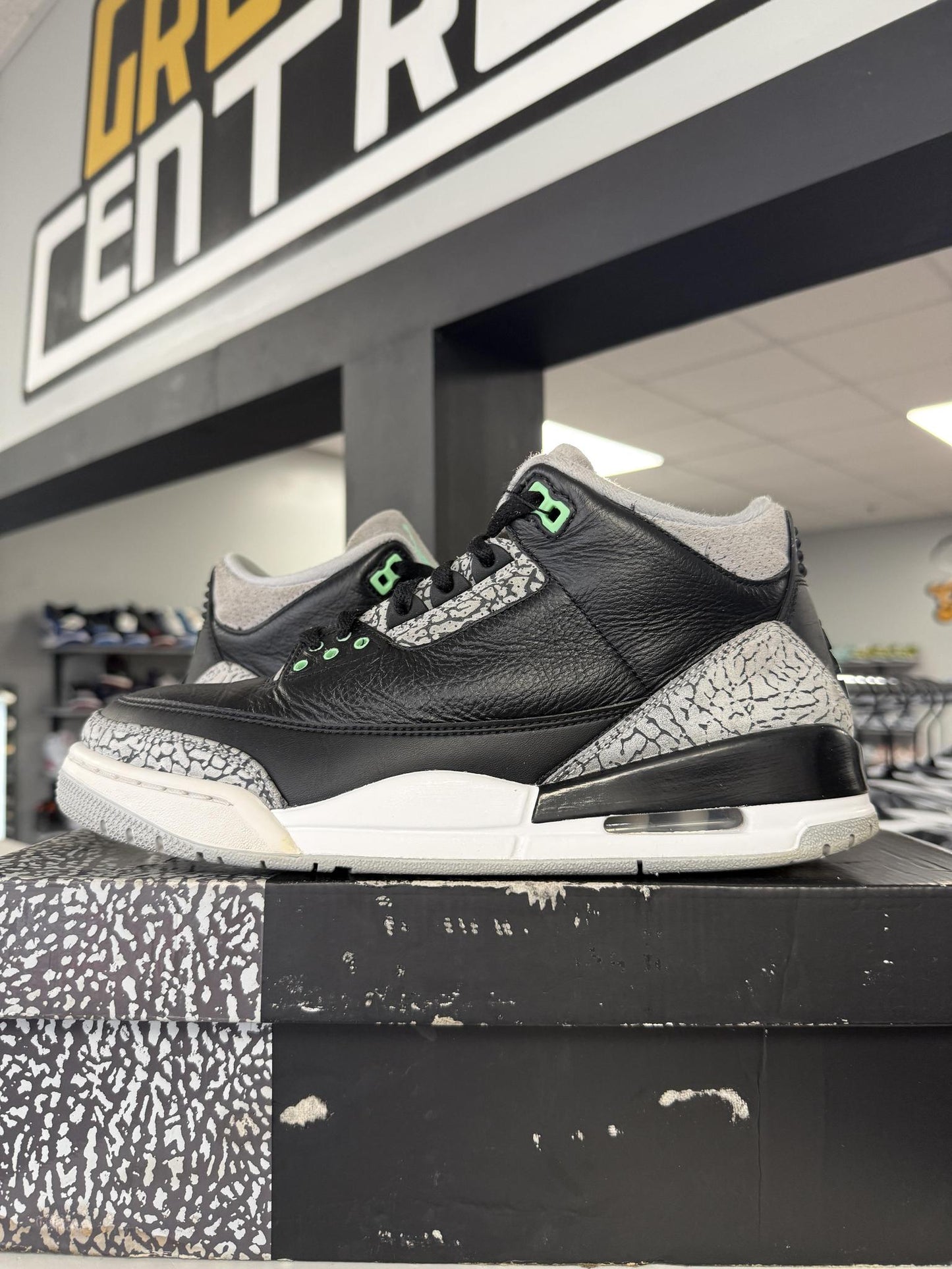 Jordan 3 "Glow Green" Used Size 10