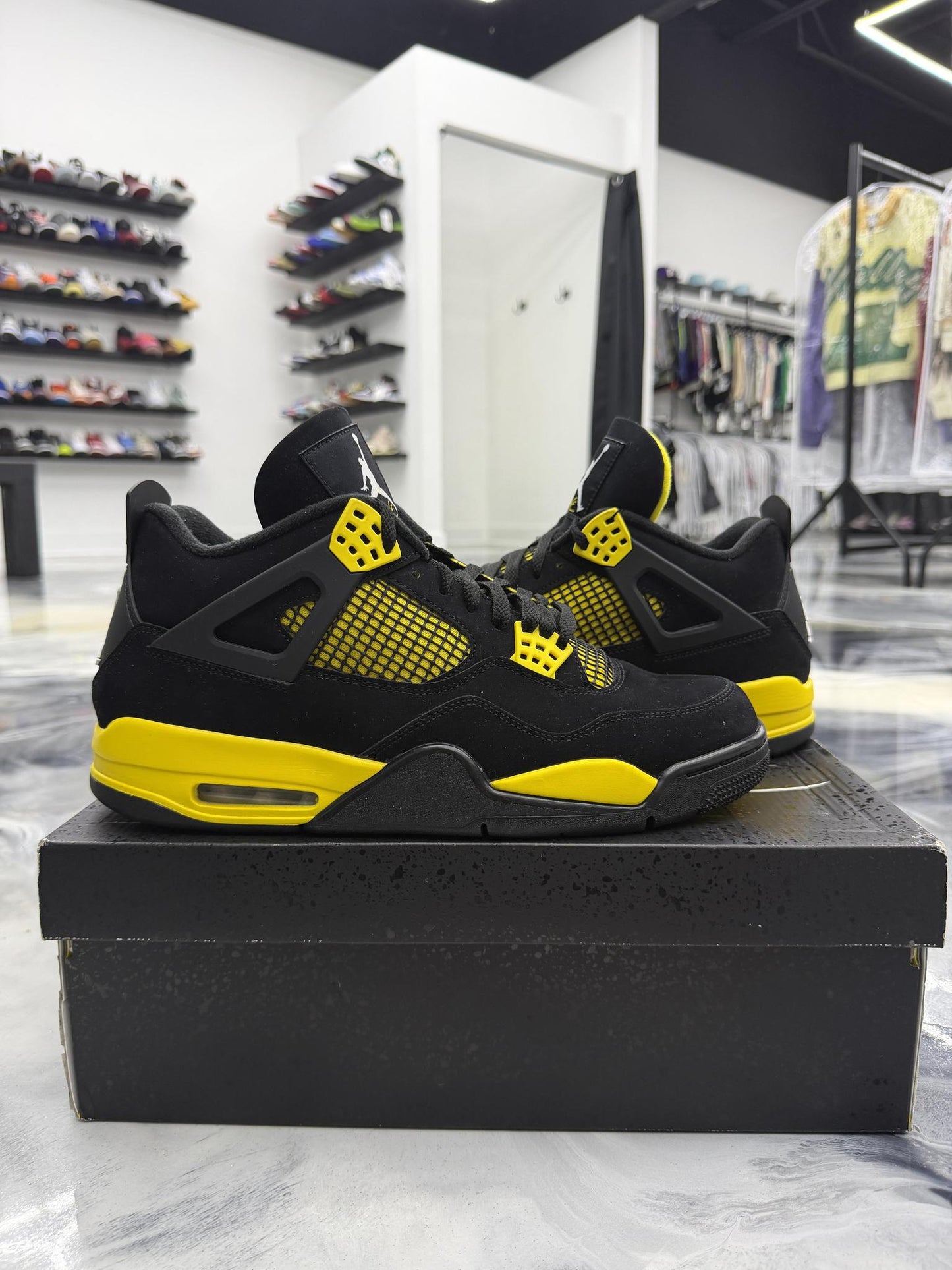 Jordan 4 "Thunder" Used Size 12