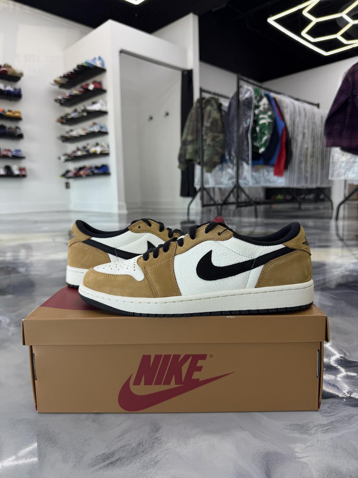 Jordan 1 Low "Rookie Of The Year" Used Size 10.5